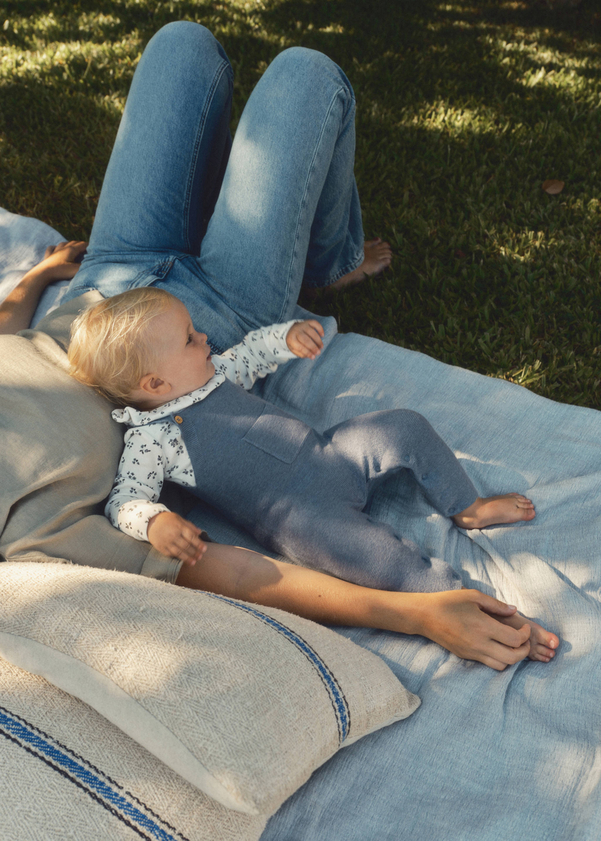 Long knitted dungarees - Details of the article 6