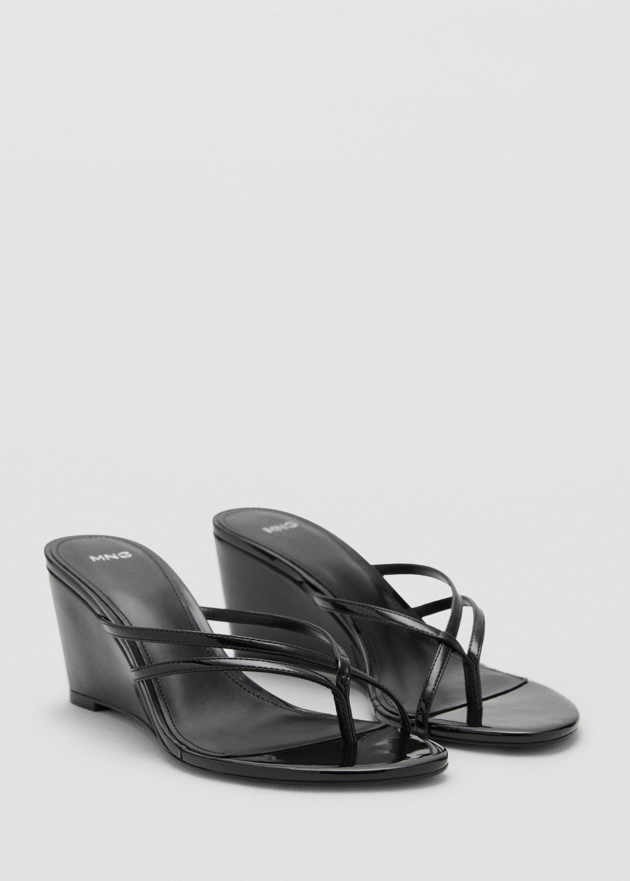Wedge sandals with crisscross straps - Medium plane