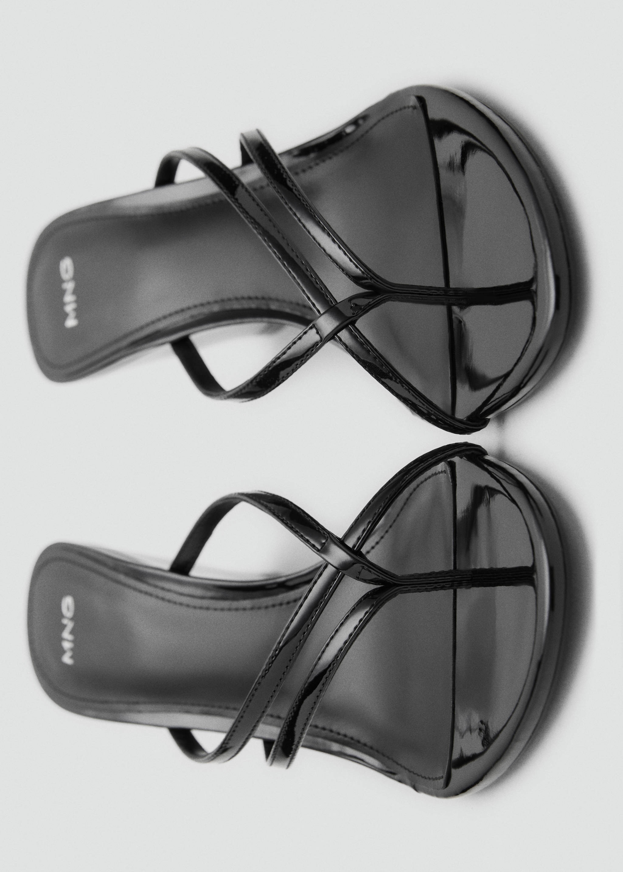 Wedge sandals with crisscross straps - Details of the article 2