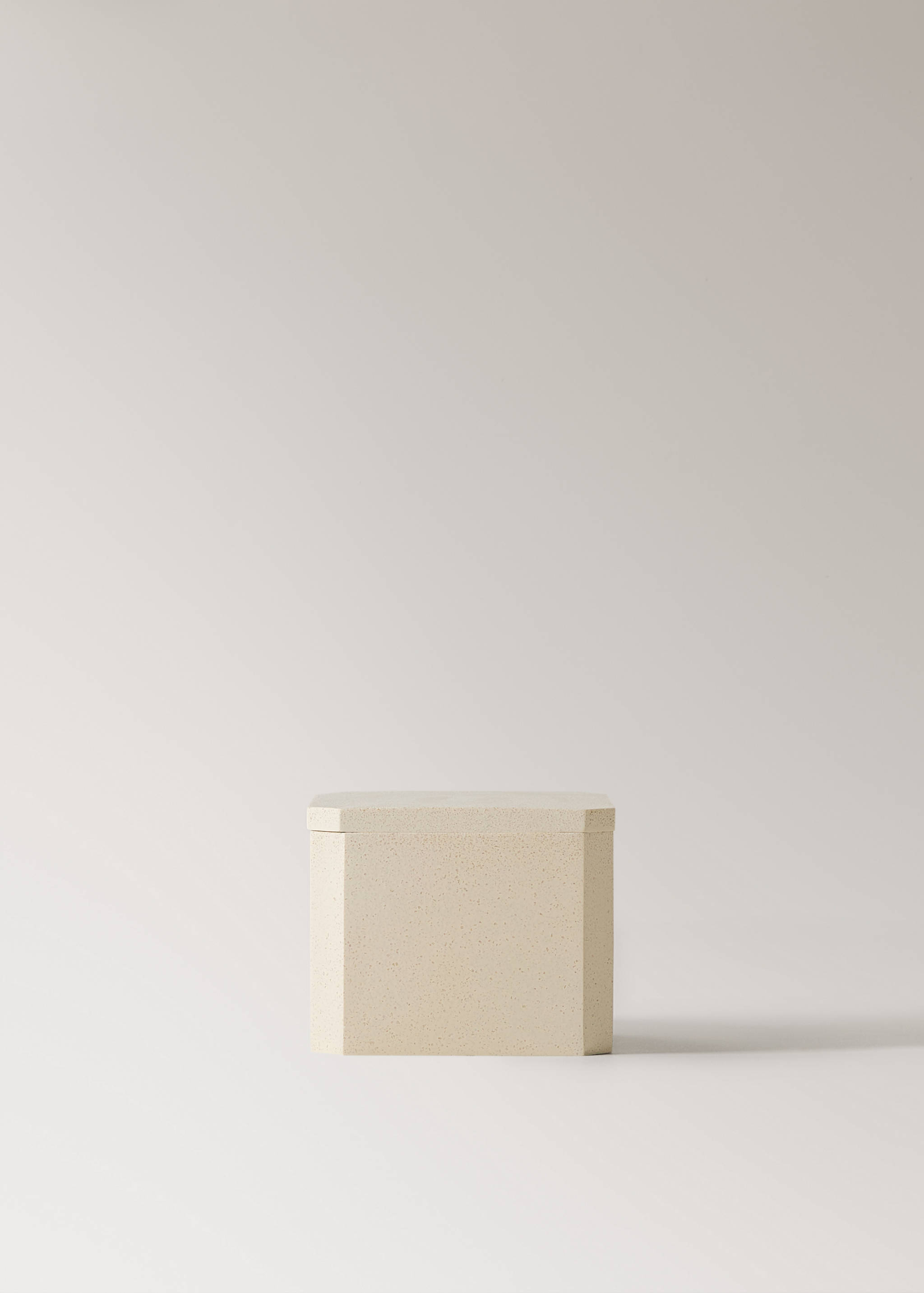 Firkantet baderomsbeholder i harpiks - Artikkel uten modell