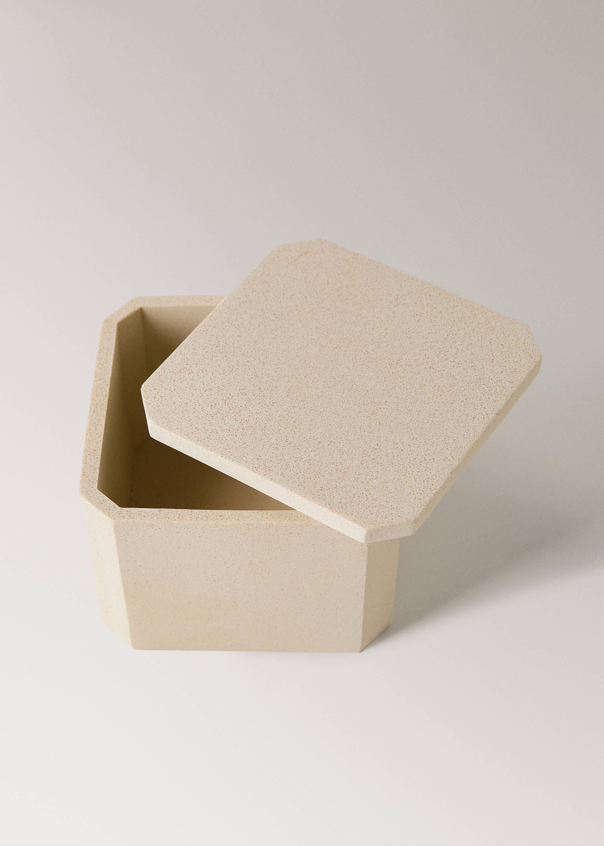 Firkantet baderomsbeholder i harpiks - Artikkeldetalj 1