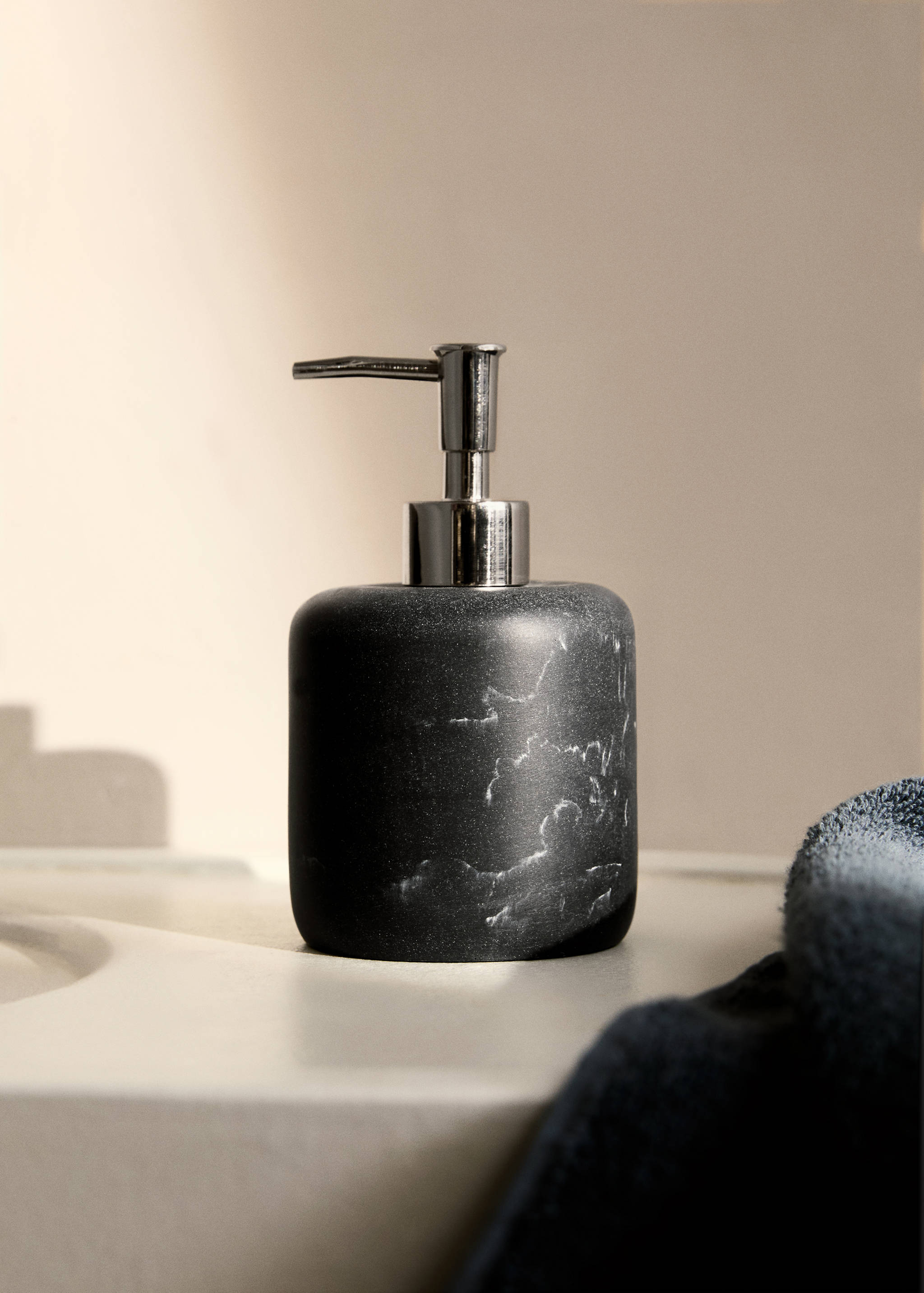 Marble-effect dispenser - General plane