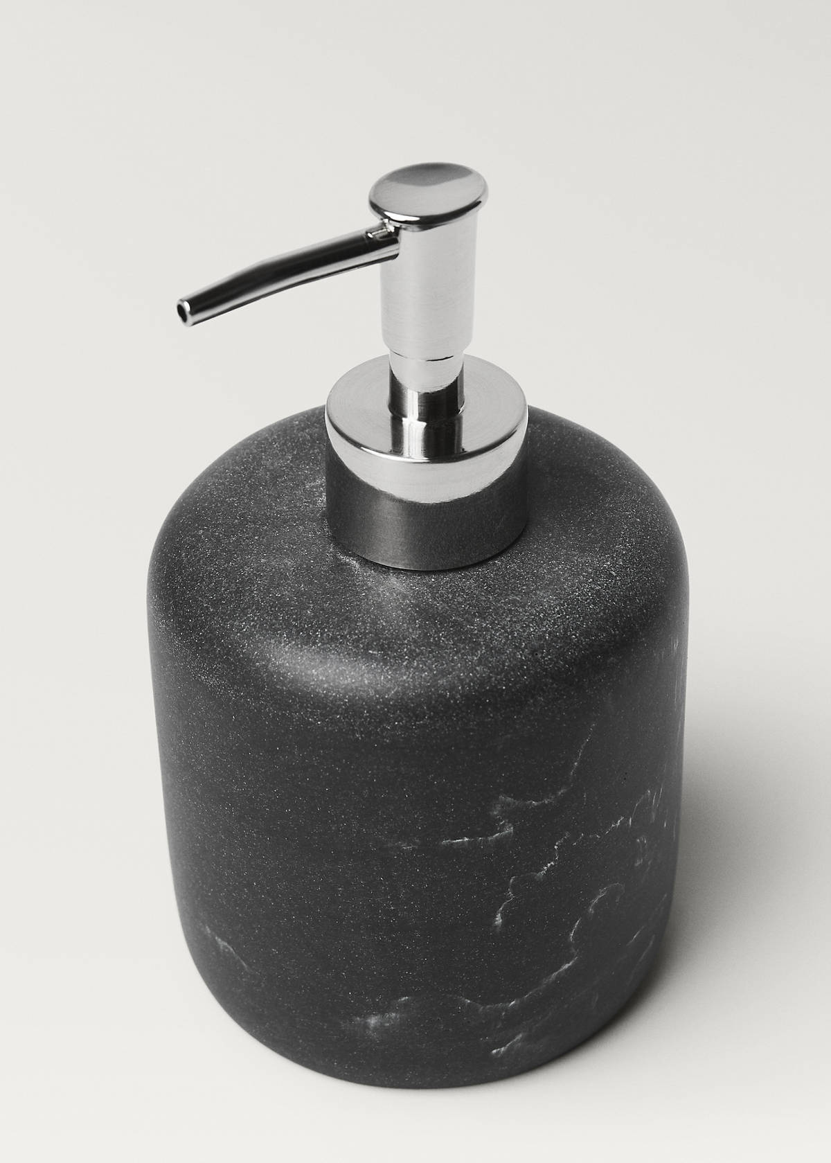 Marble-effect dispenser — Black
