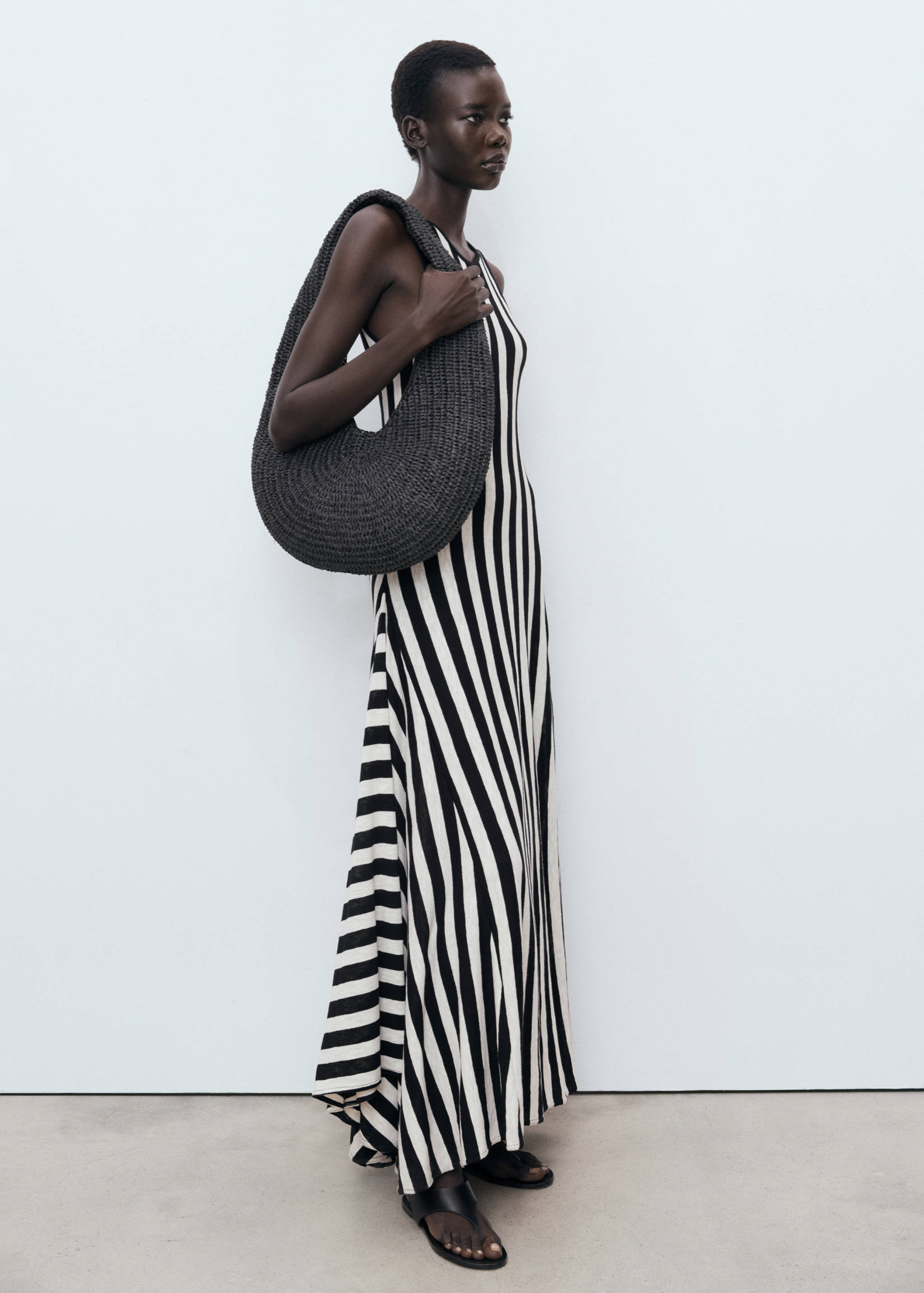 Robe en maille bas asymétrique - Plan général