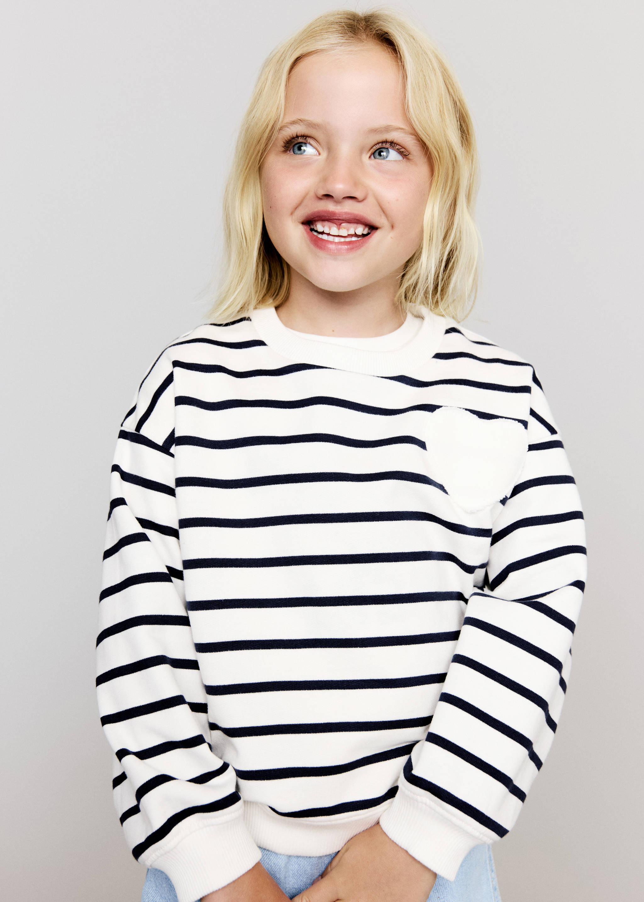 Sweatshirt with embroidered heart - General plane