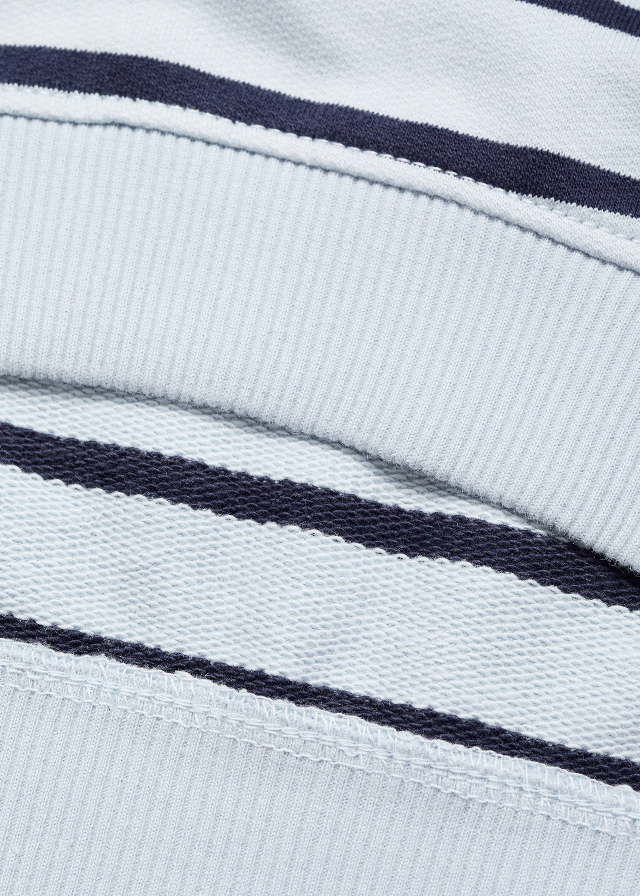 Sweatshirt with embroidered heart - Details of the article 0