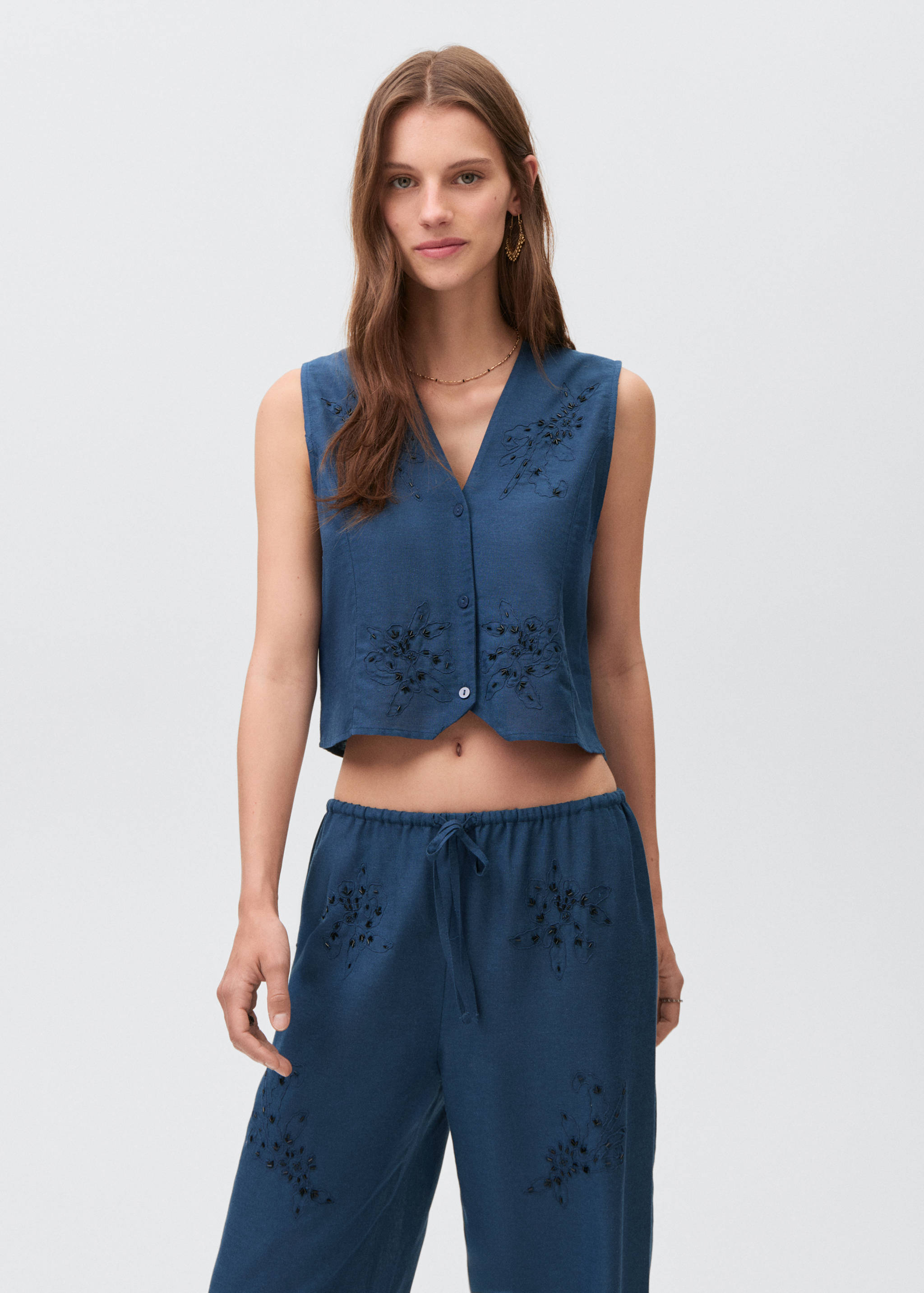 صدرية مطرزة من الكتان - رؤية وسط