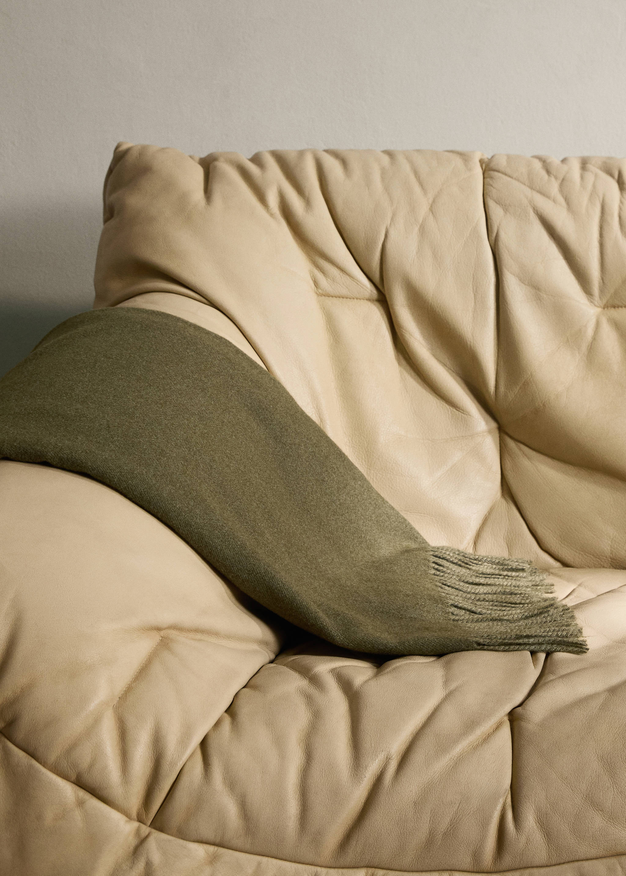 Ultra-light bone china dinner plate - General plane