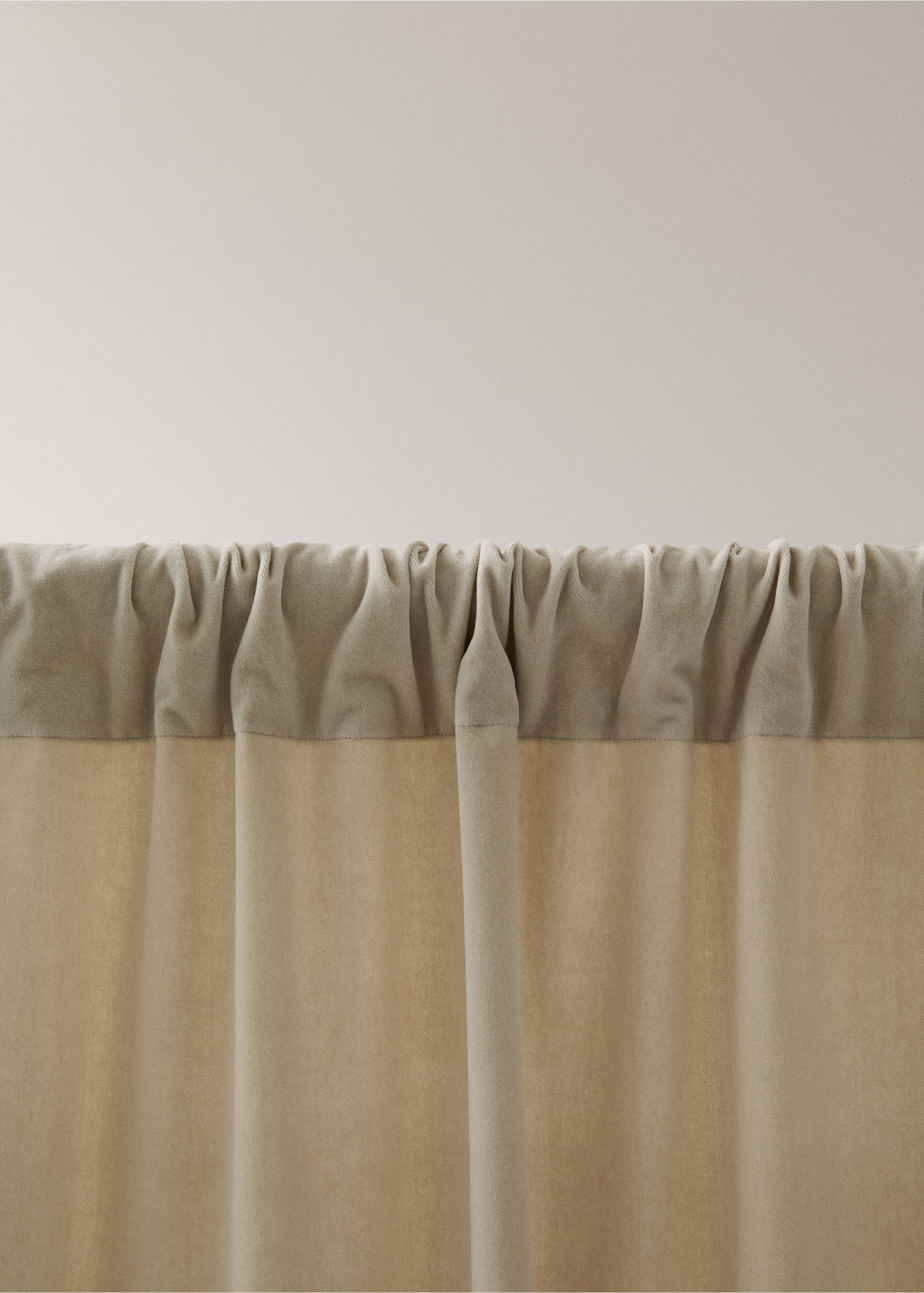 Yüksek opakta kadife perde - Ürün detayı 3, Gri. Ref: 17073317-00.