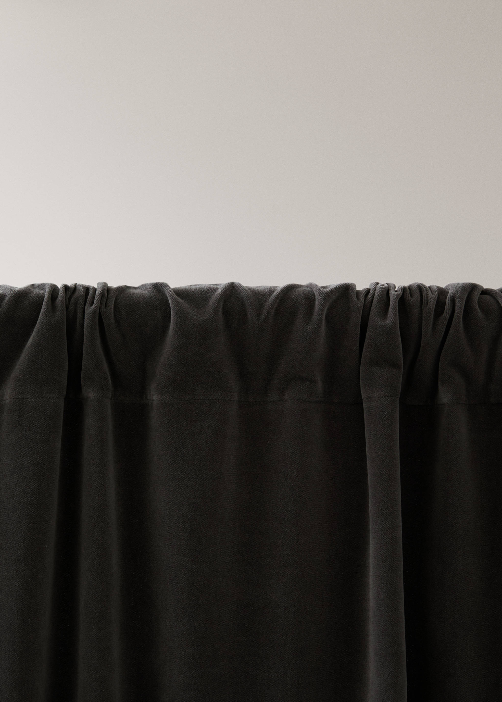 High-opacity velvet curtain - Details of the article 1