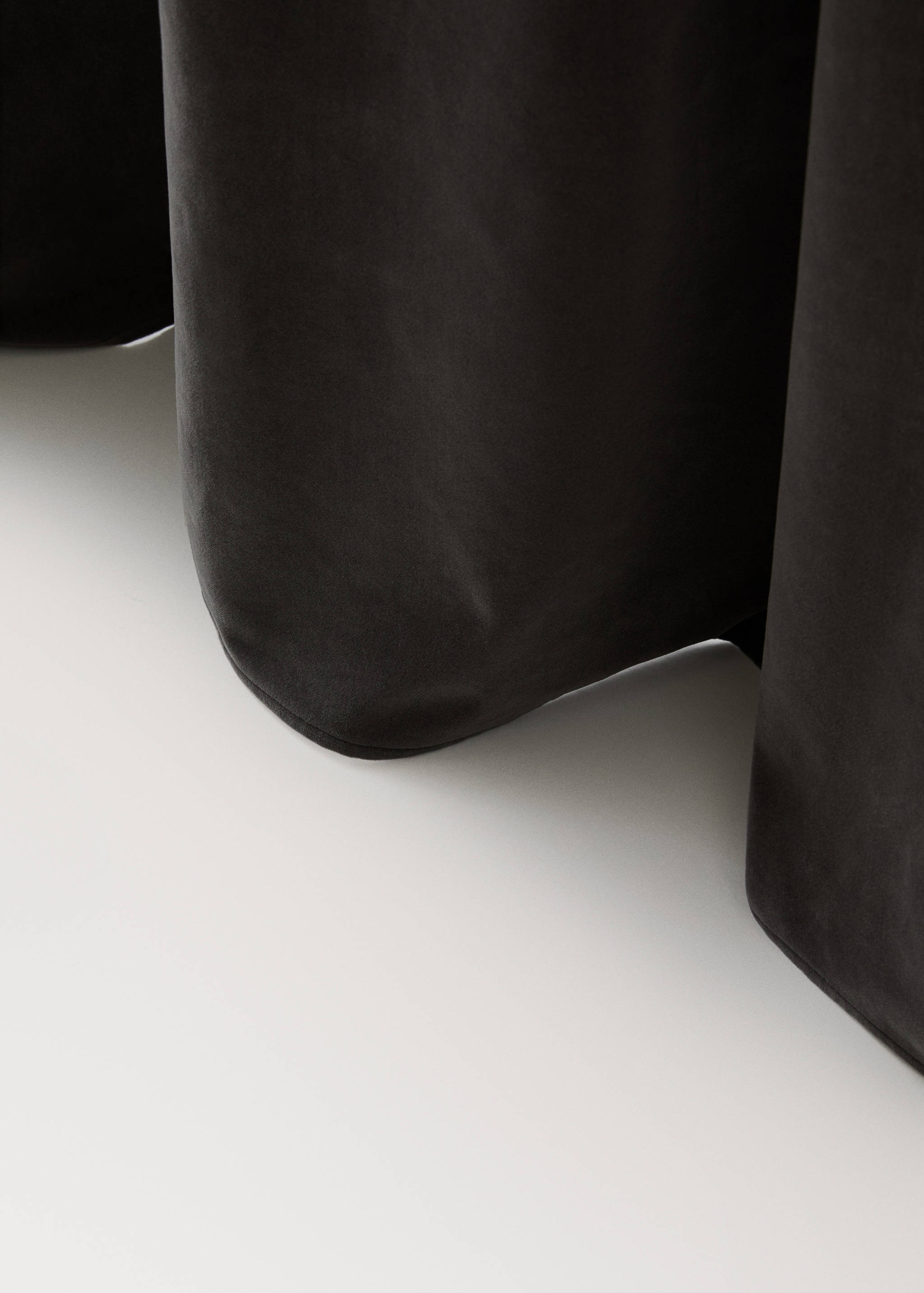 High-opacity velvet curtain - Details of the article 4