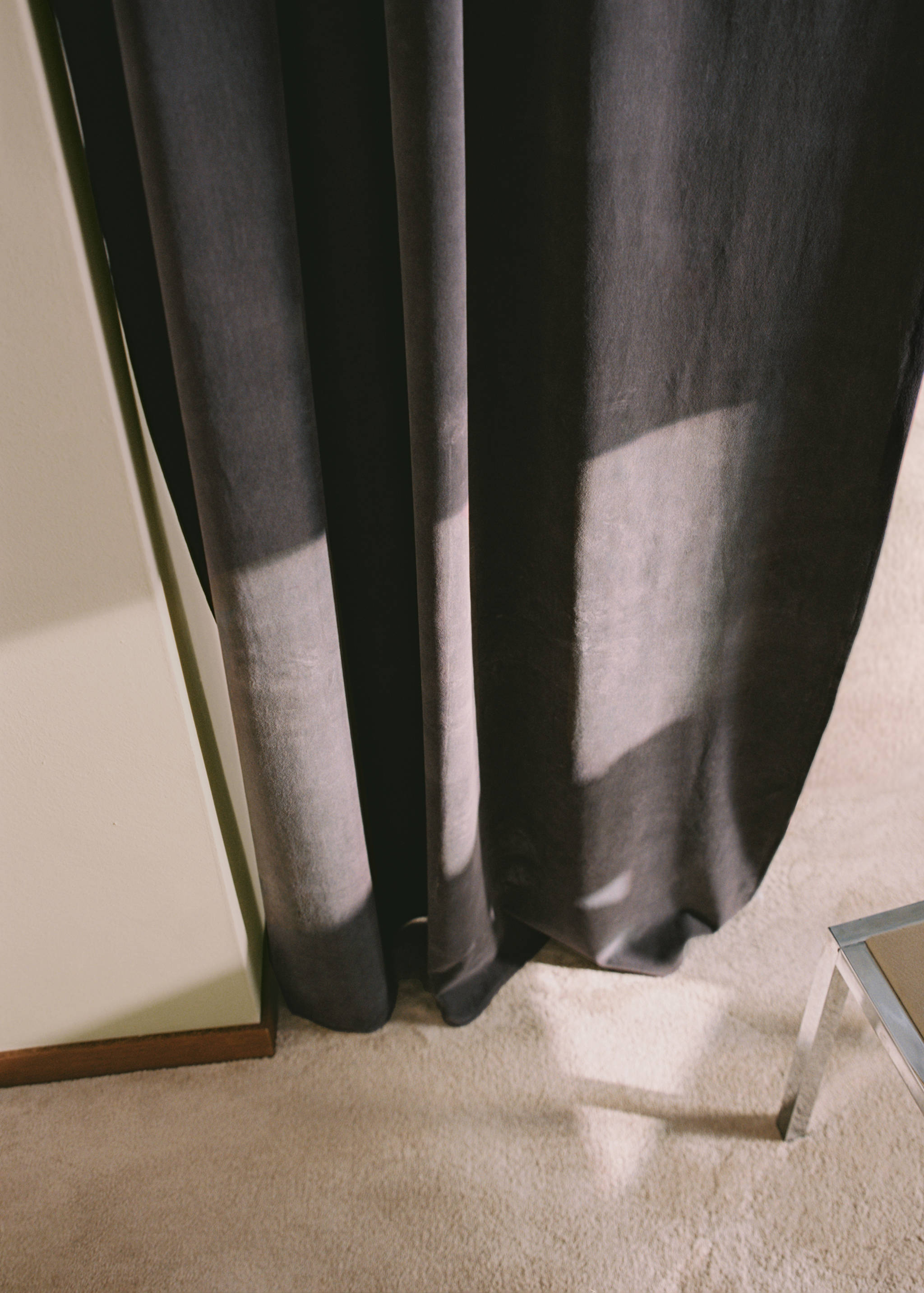 High-opacity velvet curtain - Details of the article 5