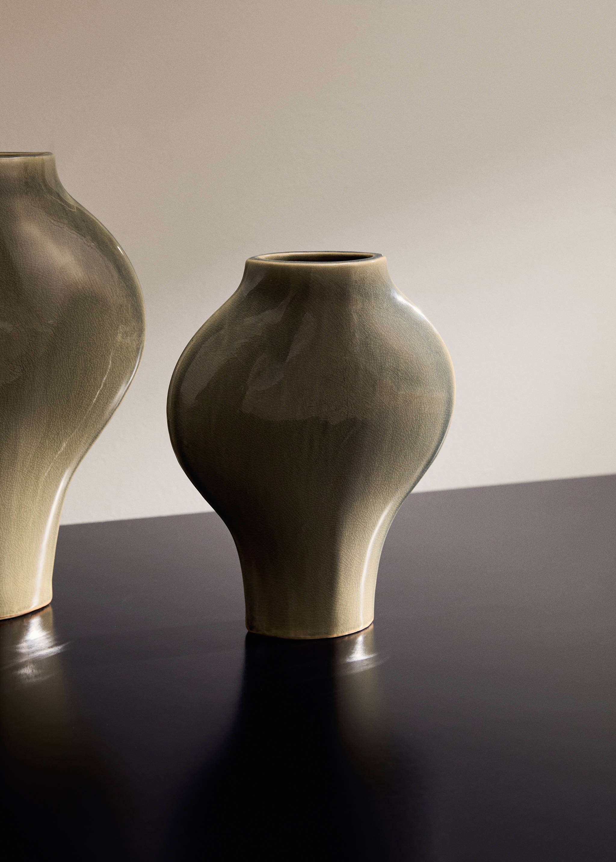 Small stoneware vase - General plane