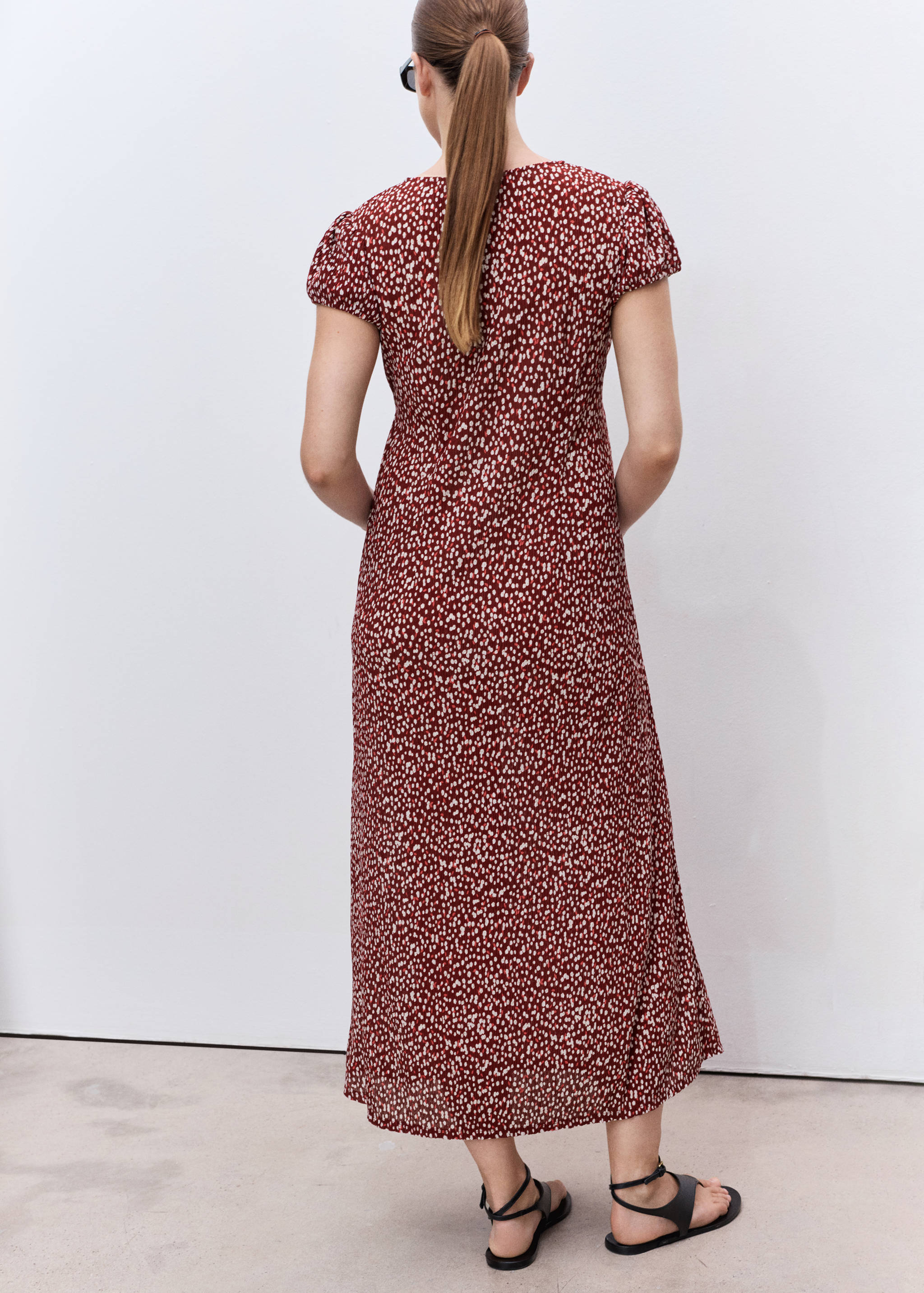 Blommig mammaklänning med tryck - Artikelns baksida