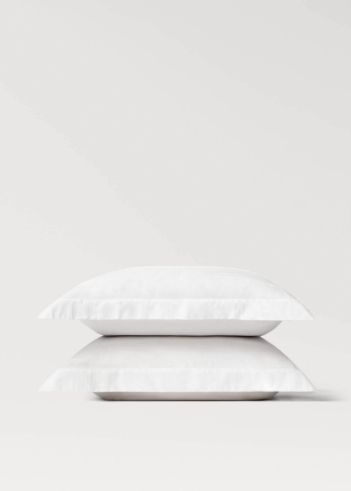 Two 300-thread count cotton satin striped pillowcases 60x60 cm — White