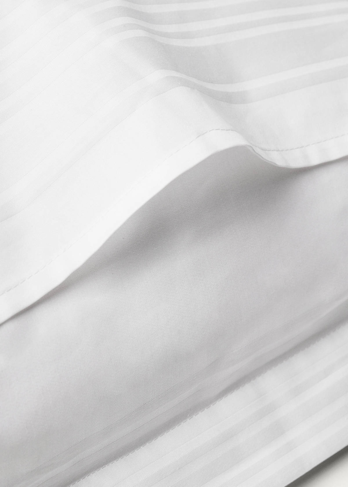 Two 300-thread count cotton satin striped pillowcases 60x60 cm — White