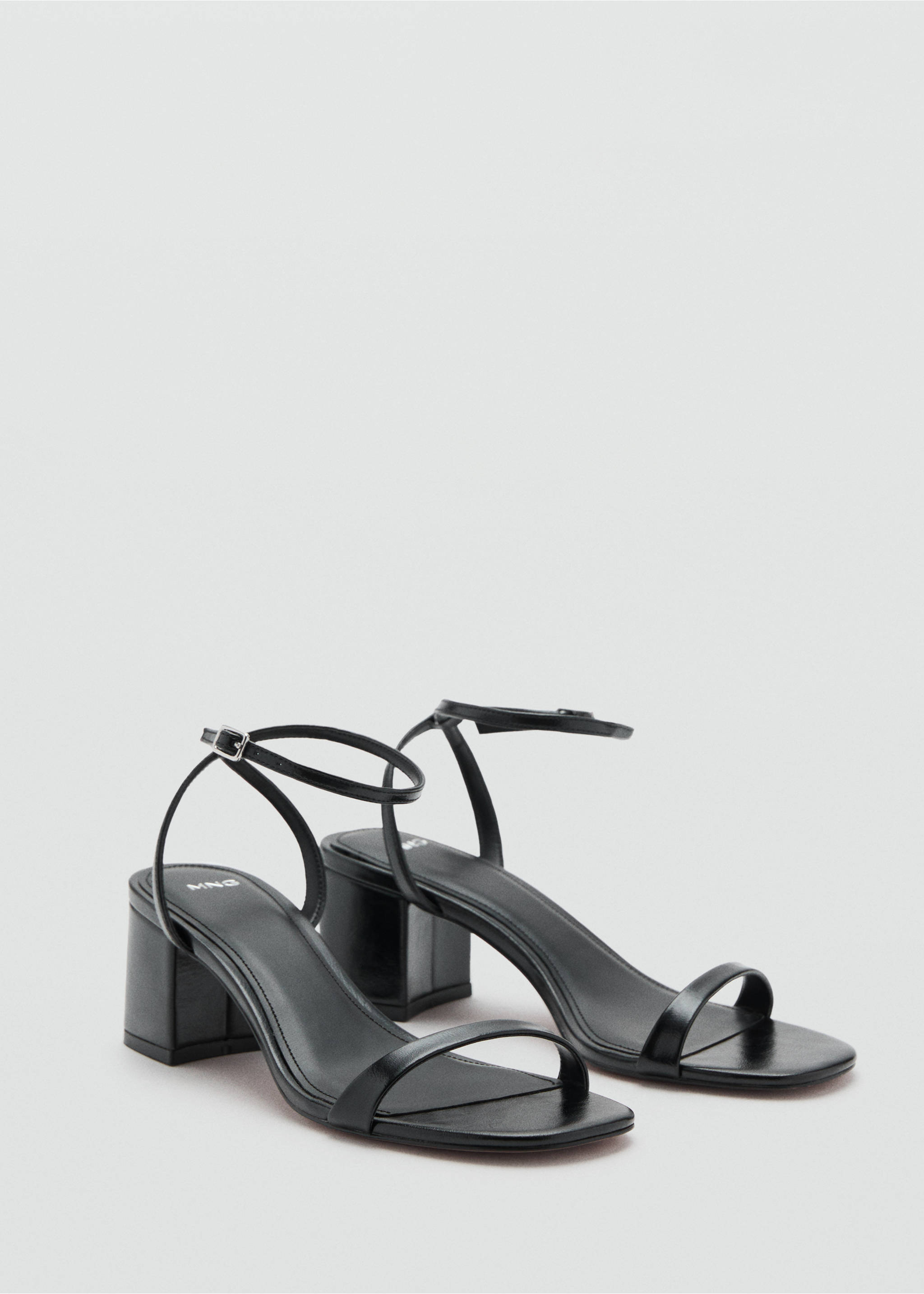 Sandales lanière à talon bloc - Plan moyen, Noir. Ref: 17073808-00.