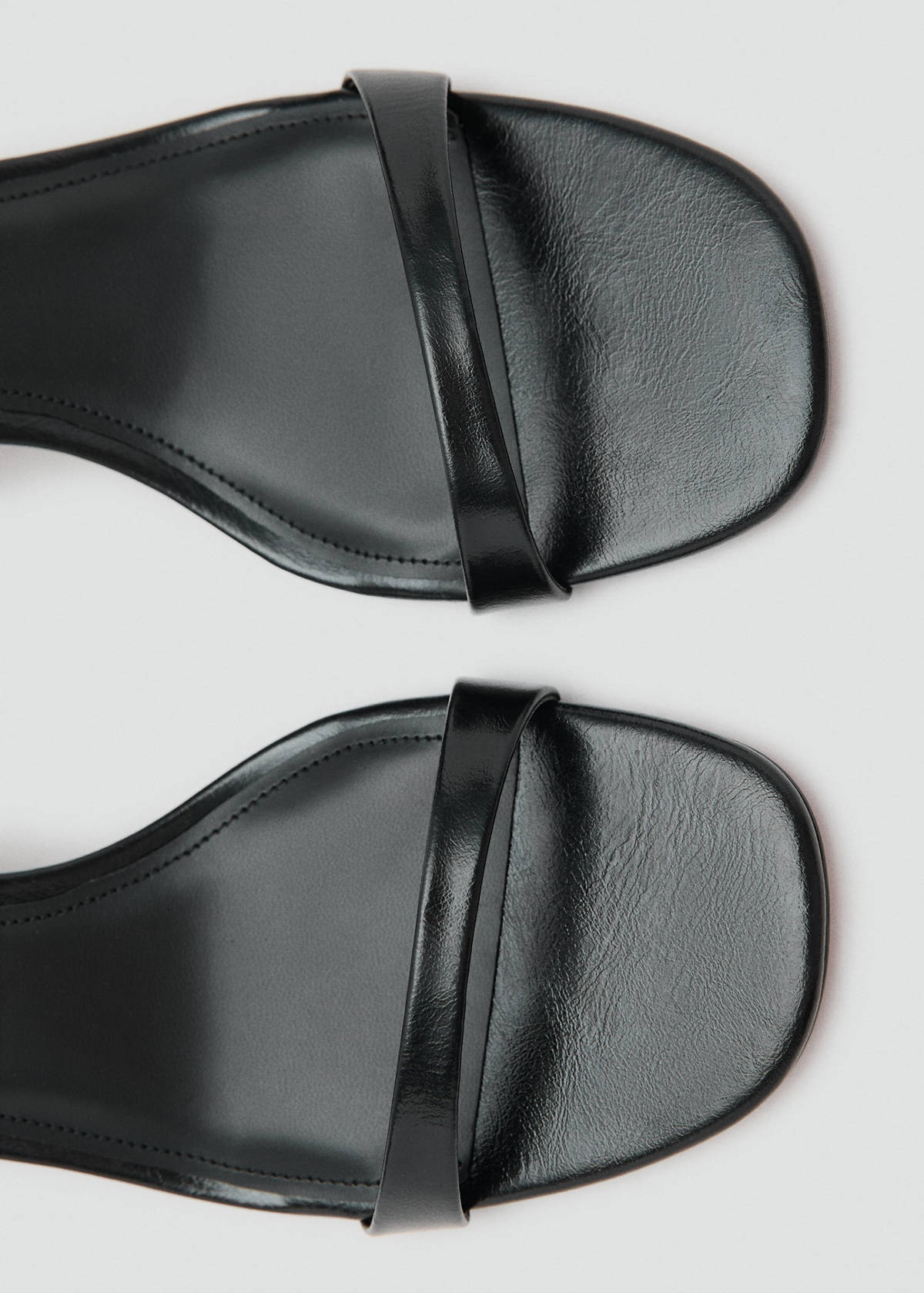 Block-heel sandals with strap — Black