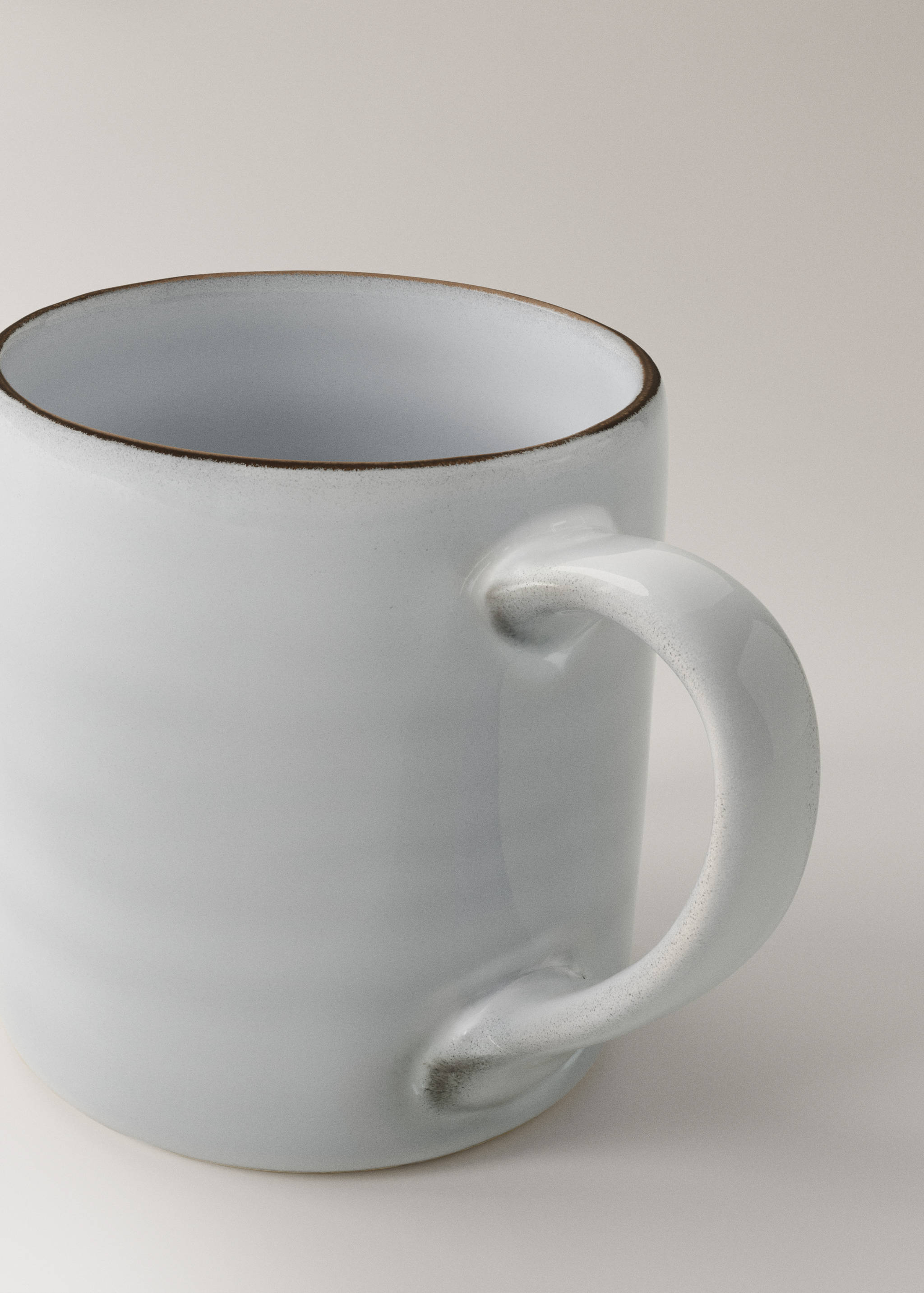 Koffiemok van contrasterend steengoed - Detail van het artikel 1