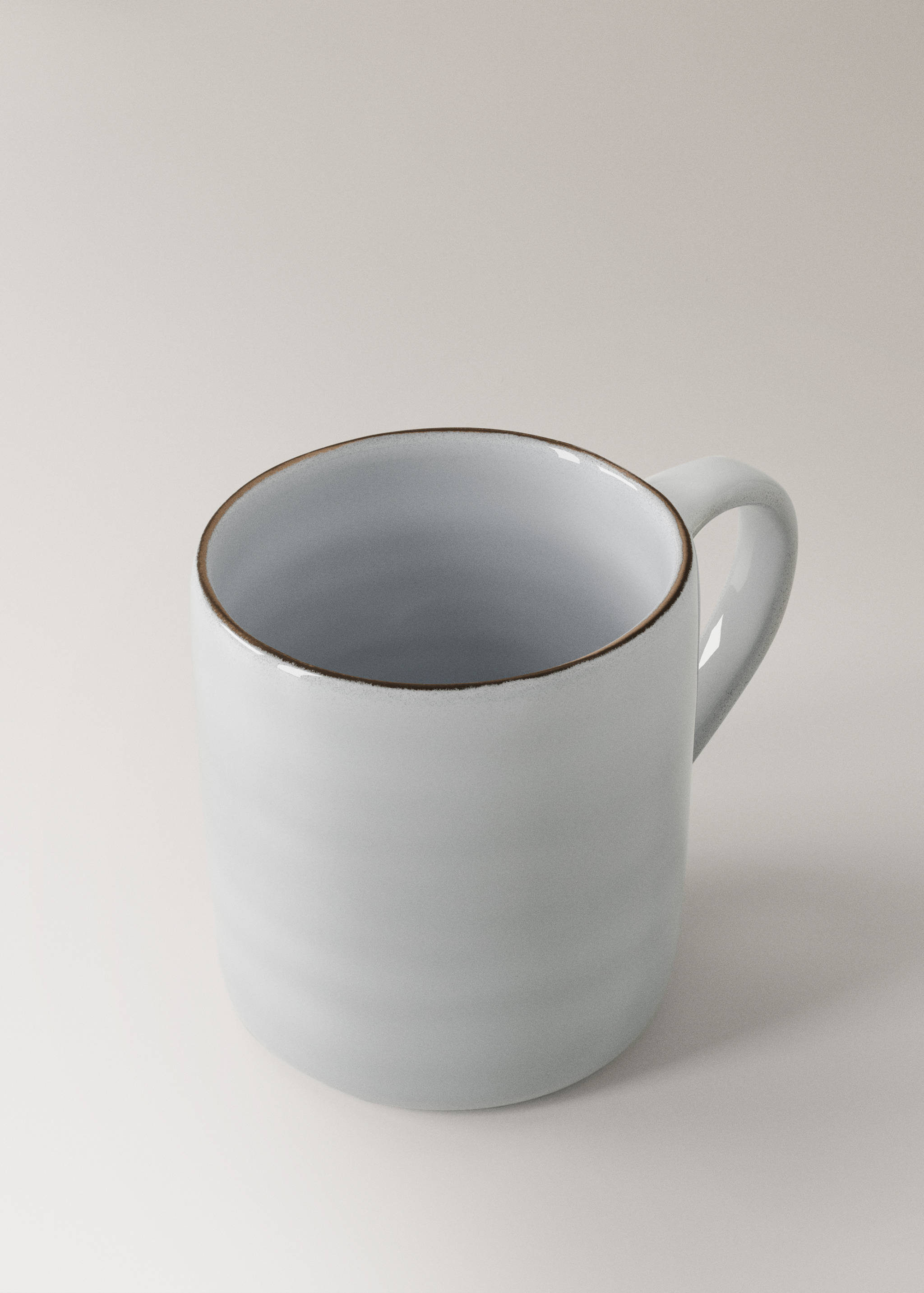 Koffiemok van contrasterend steengoed - Detail van het artikel 2