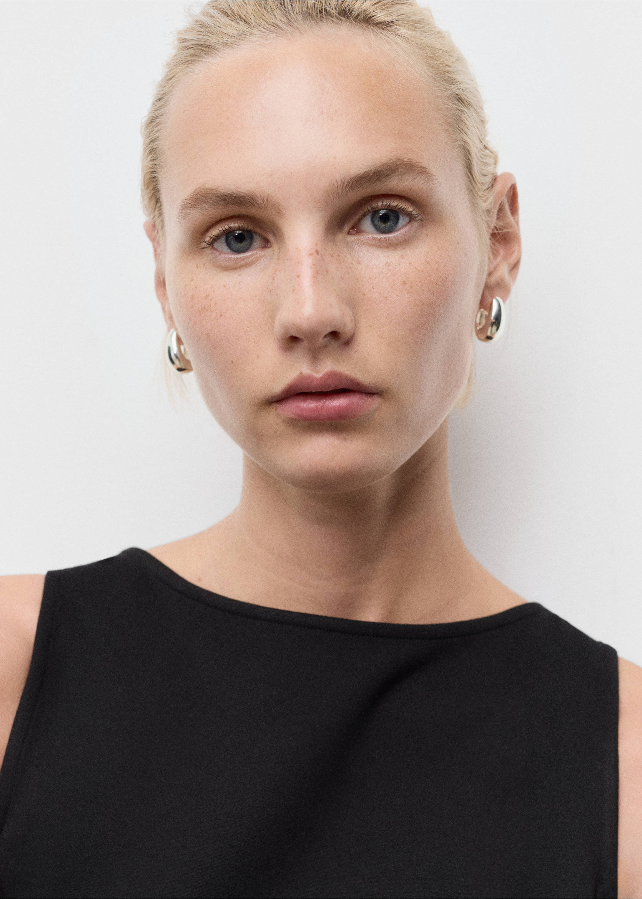 Long jumpsuit with belt and buckle - Details of the article 3, Black. Ref: 17074082-00.