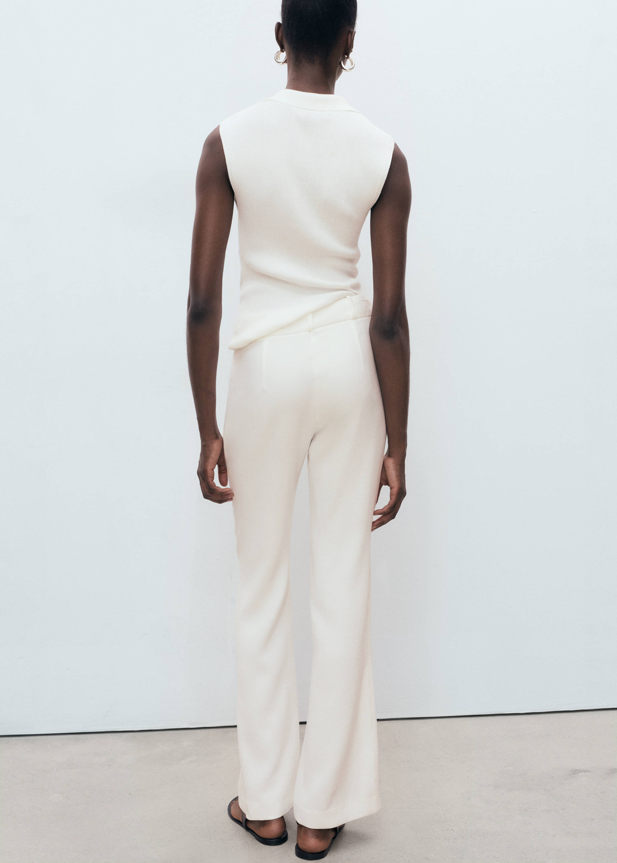 Straight-leg pants with belt loops - Reverse of the article