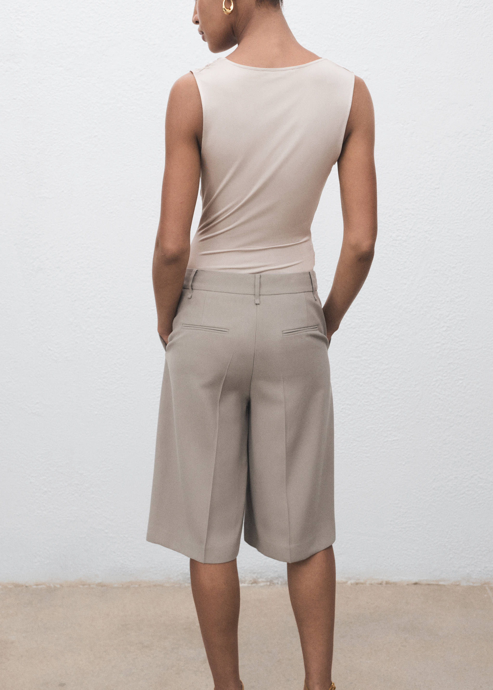 Body cu decolteu drapat - Spatele articolului