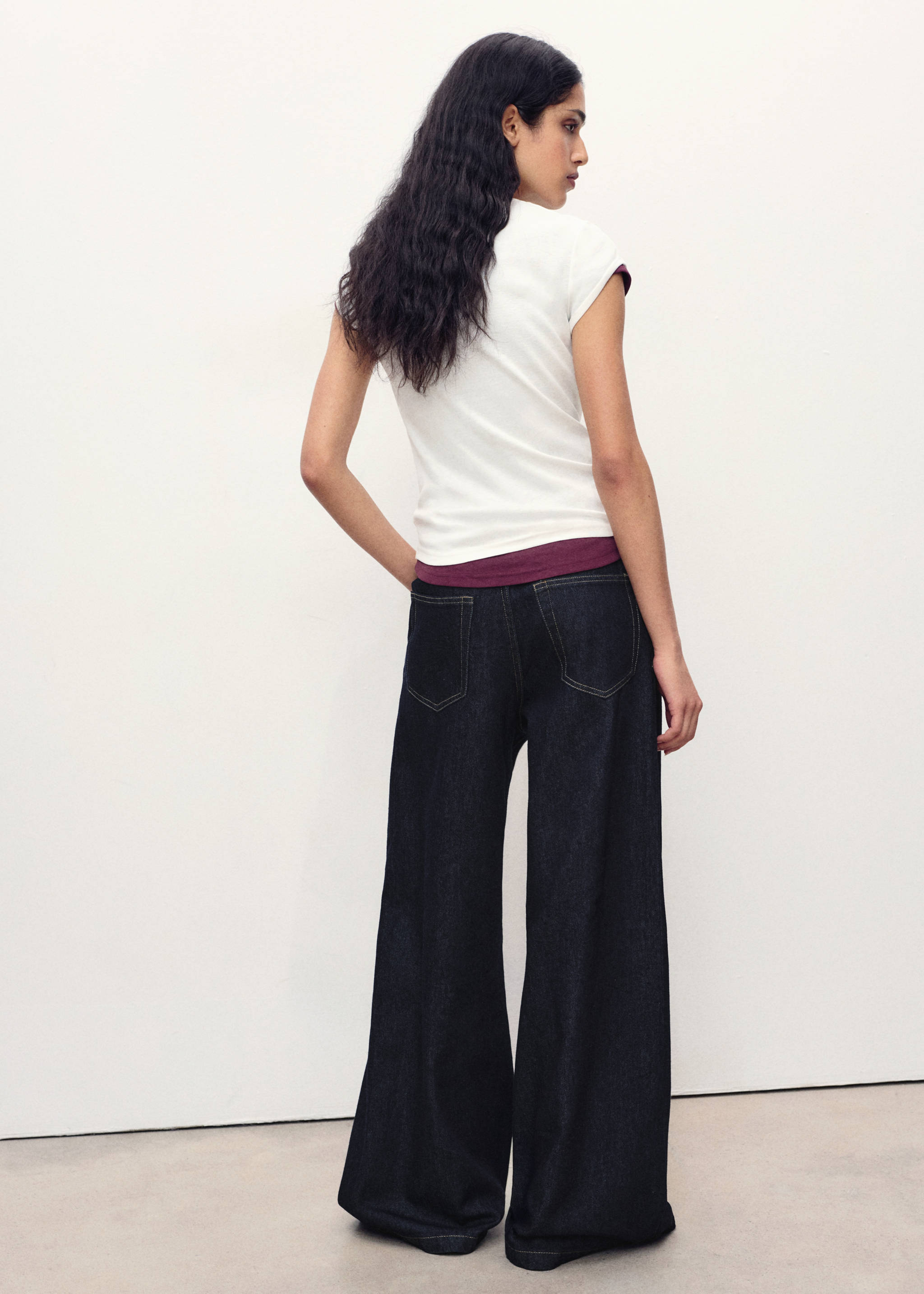 Short-sleeved cotton t-shirt - Reverse of the article