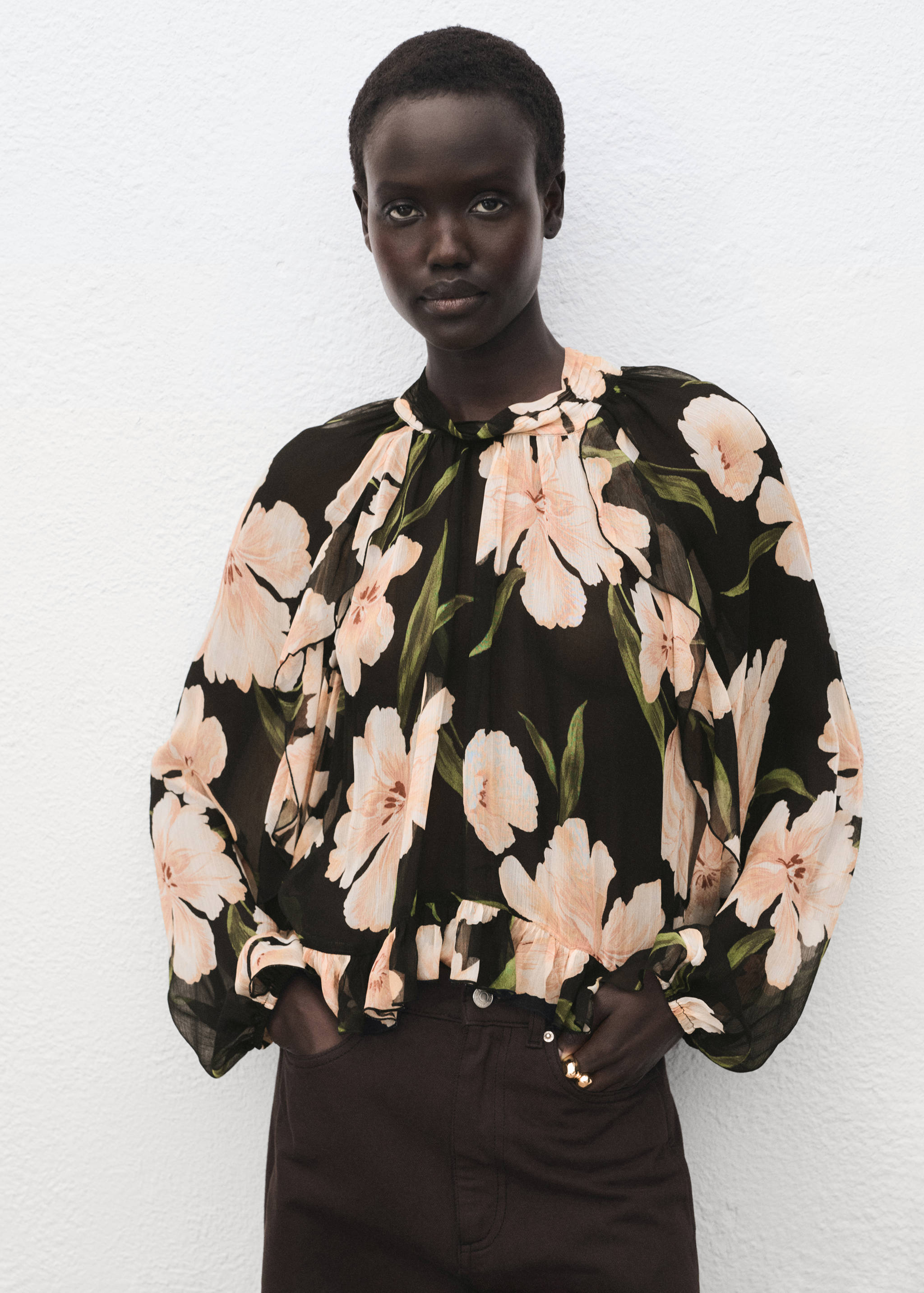 Semi-transparent floral blouse - Medium plane