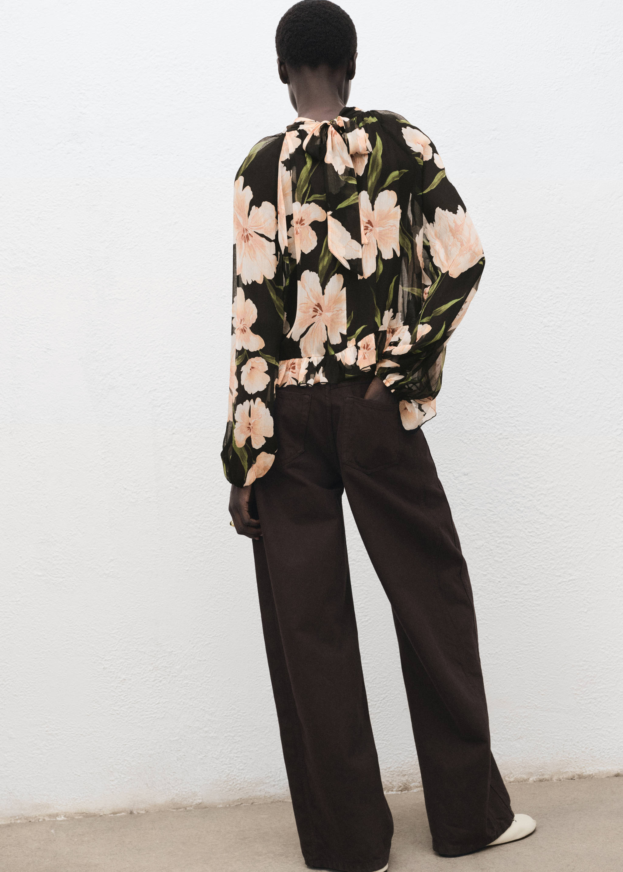 Semi-transparent floral blouse - Reverse of the article