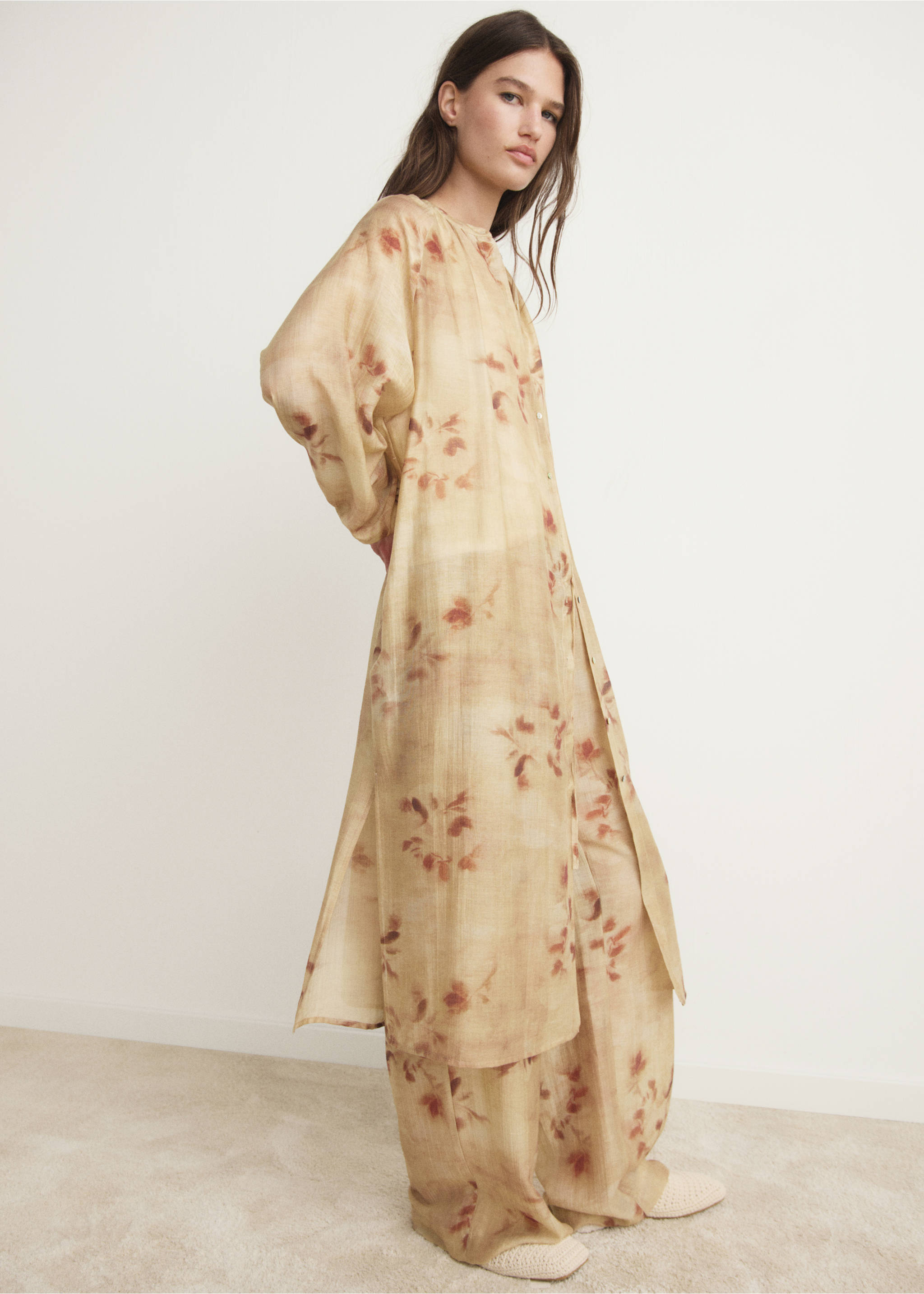 Leaf-print caftan - Details of the article 2, Sand. Ref: 17074103-00.