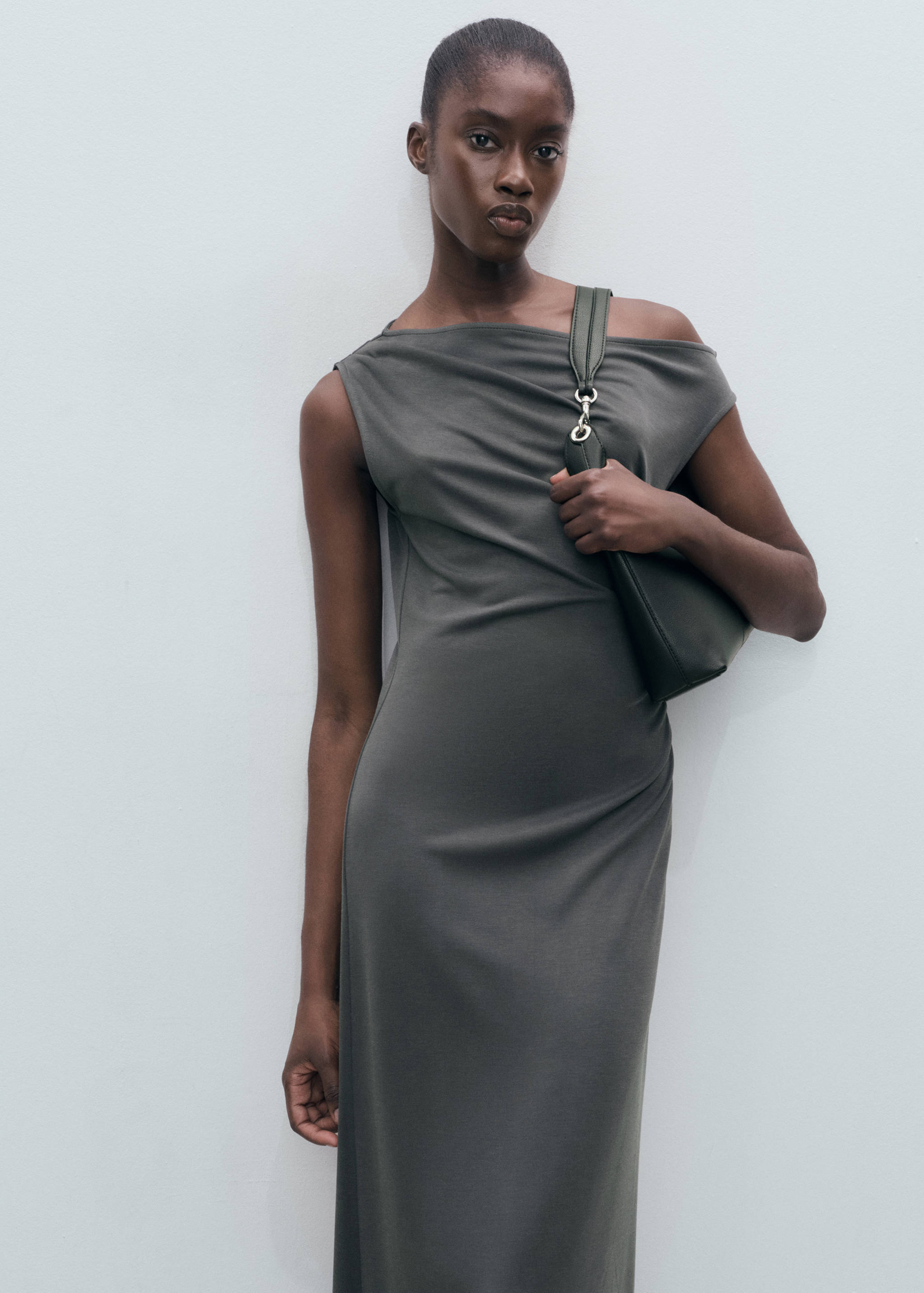 Aszimmetrikus ráncolt ruha - Felezősík