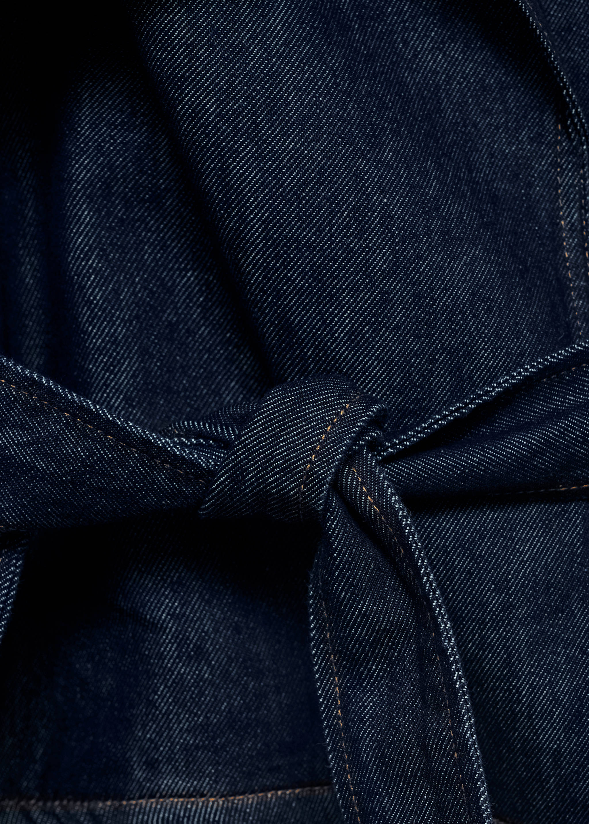 Kurzer Jeans-Trenchcoat mit Gürtel - Detail des Artikels 0