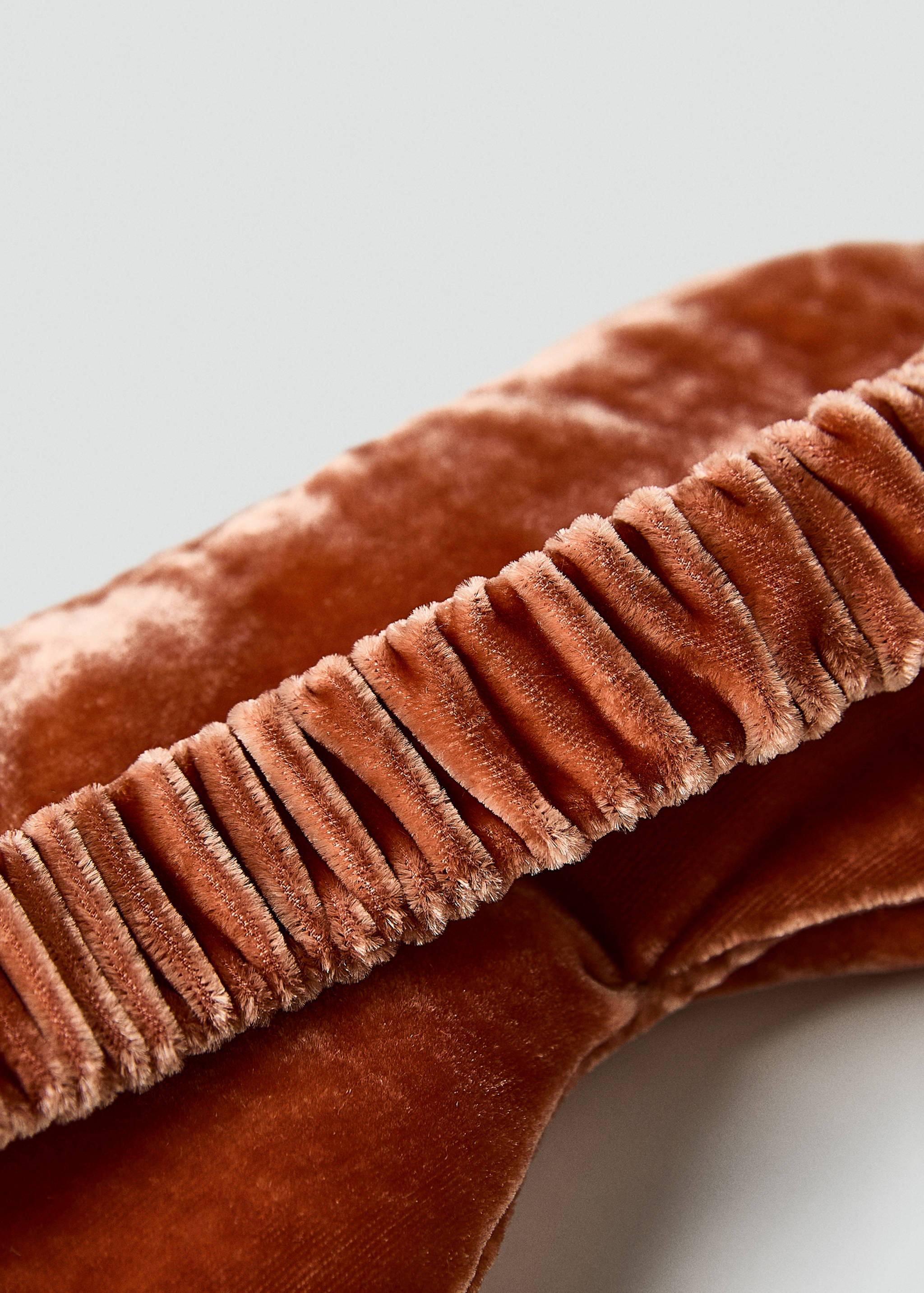 Silk velvet mask - Details of the article 1