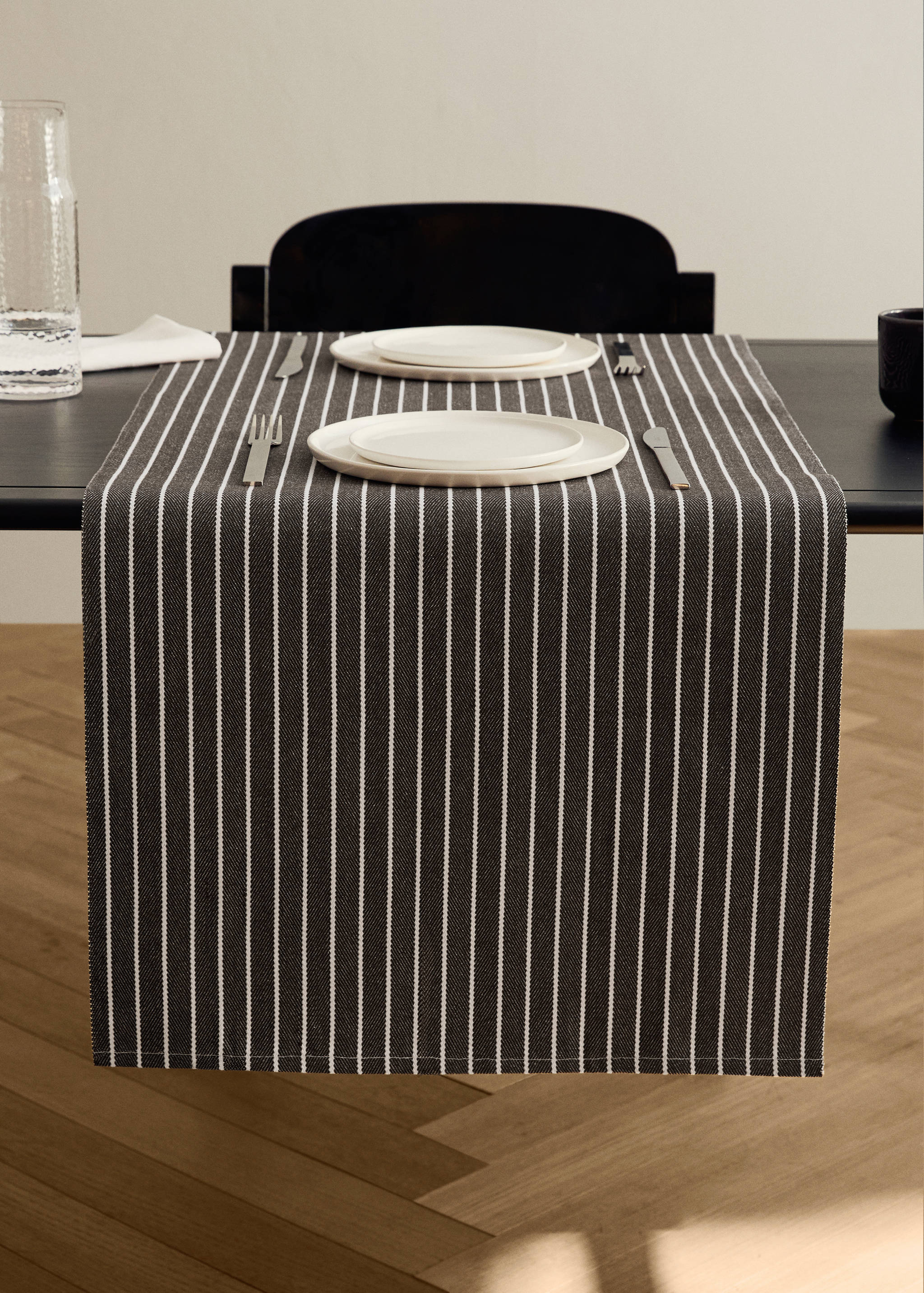Striped cotton table runner - General plane