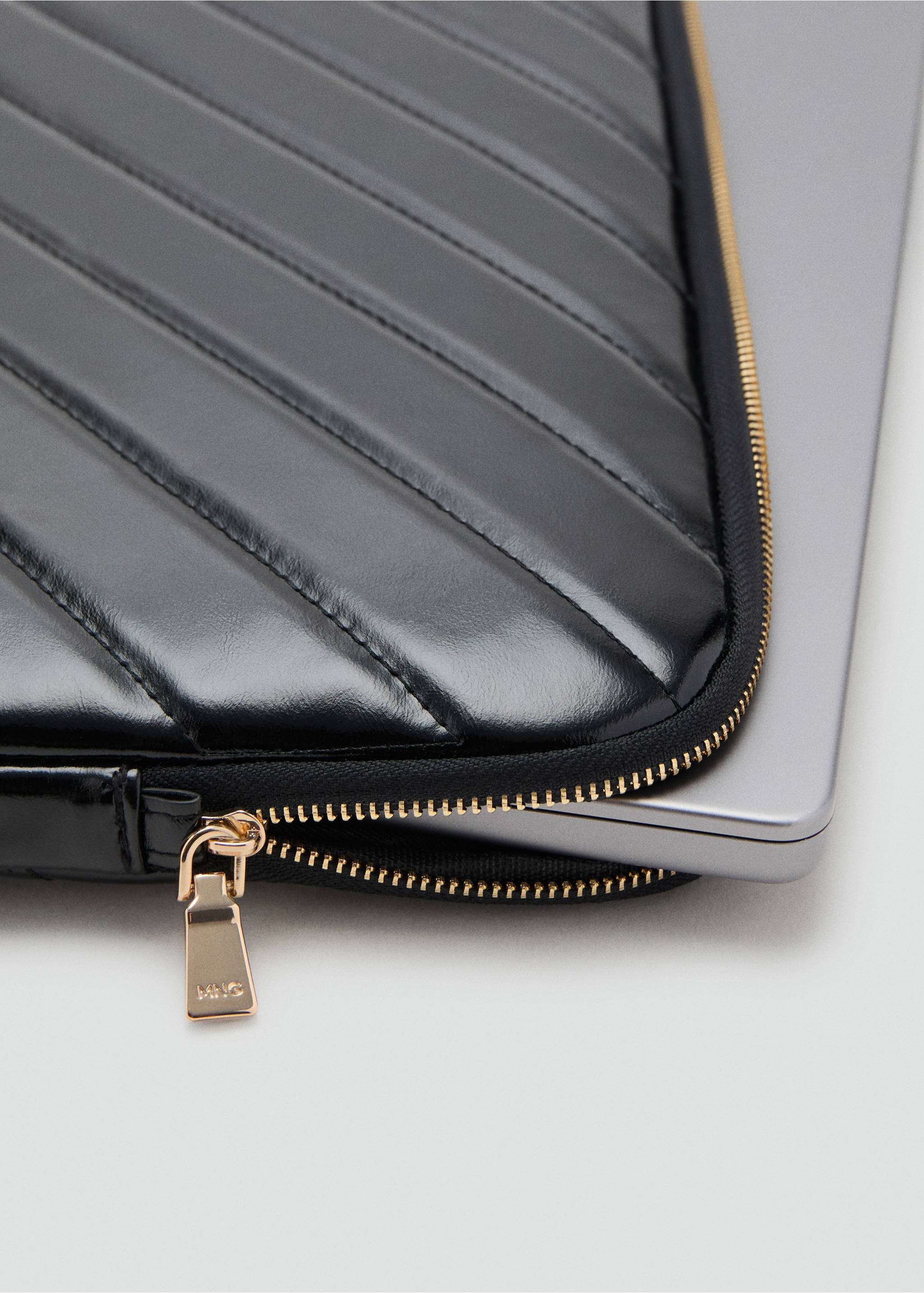 Padded laptop case - Details of the article 1, Black. Ref: 17074125-00.