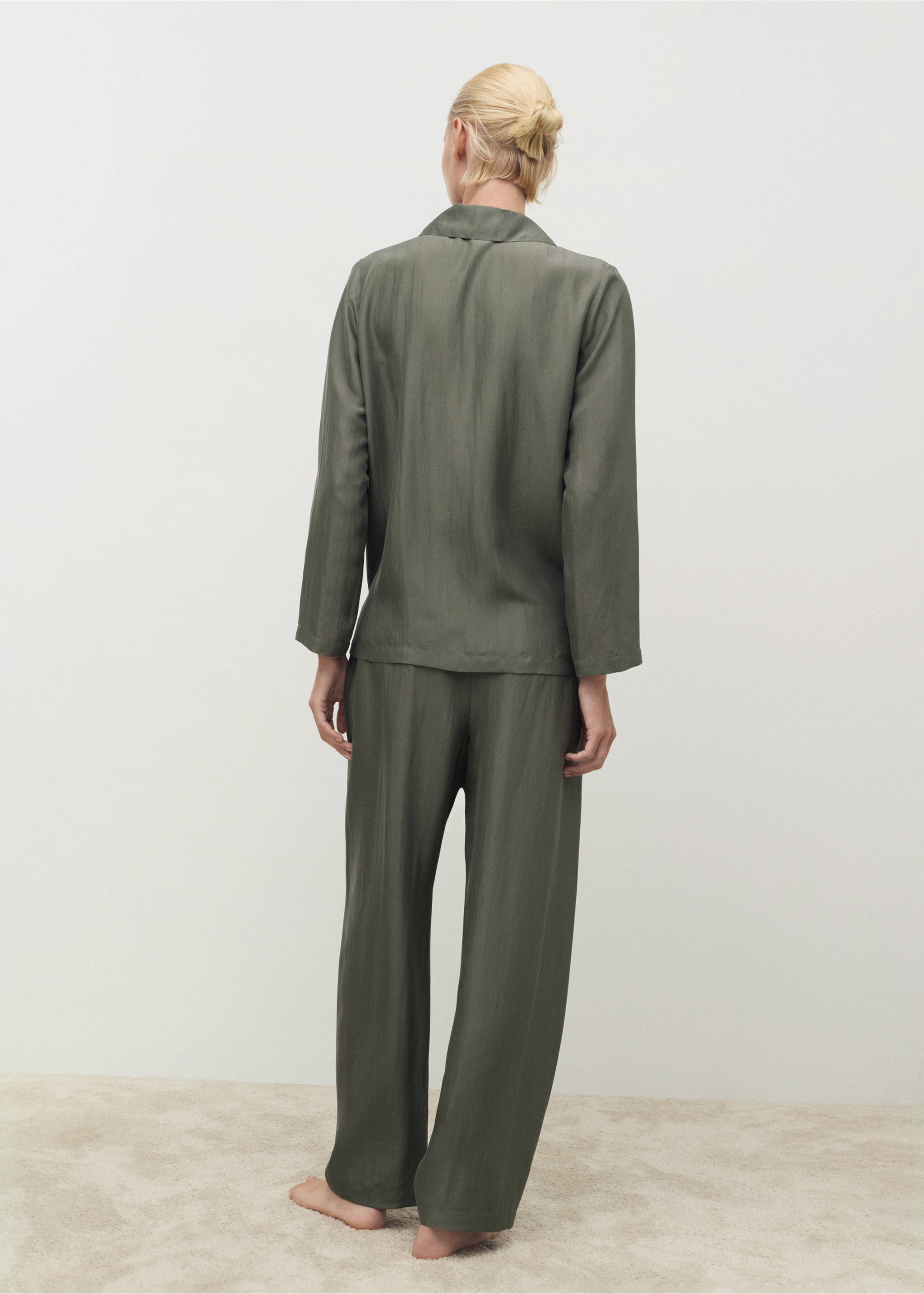 Long silk trousers - Reverse of the article, Forest Green. Ref: 17074126-00.