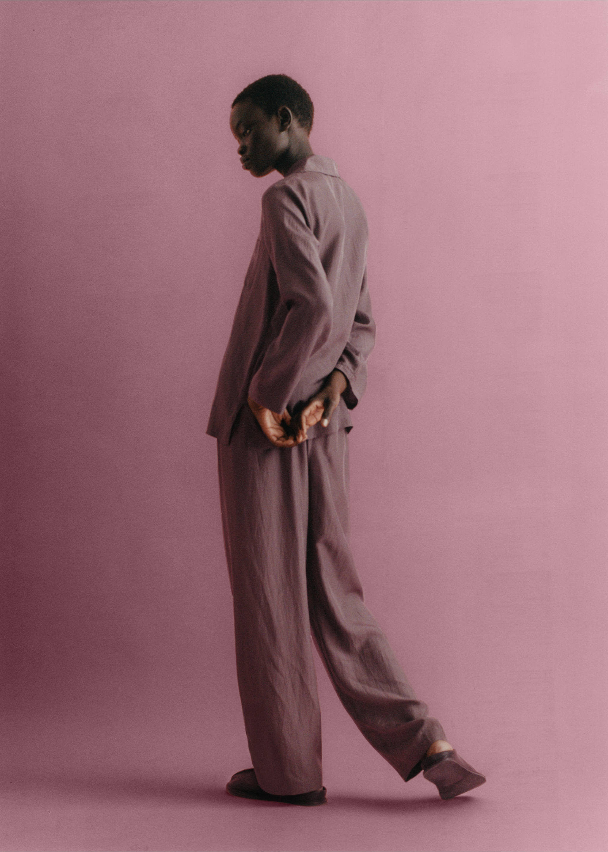 Long silk trousers - Details of the article 6, Blackberry. Ref: 17074126-00.