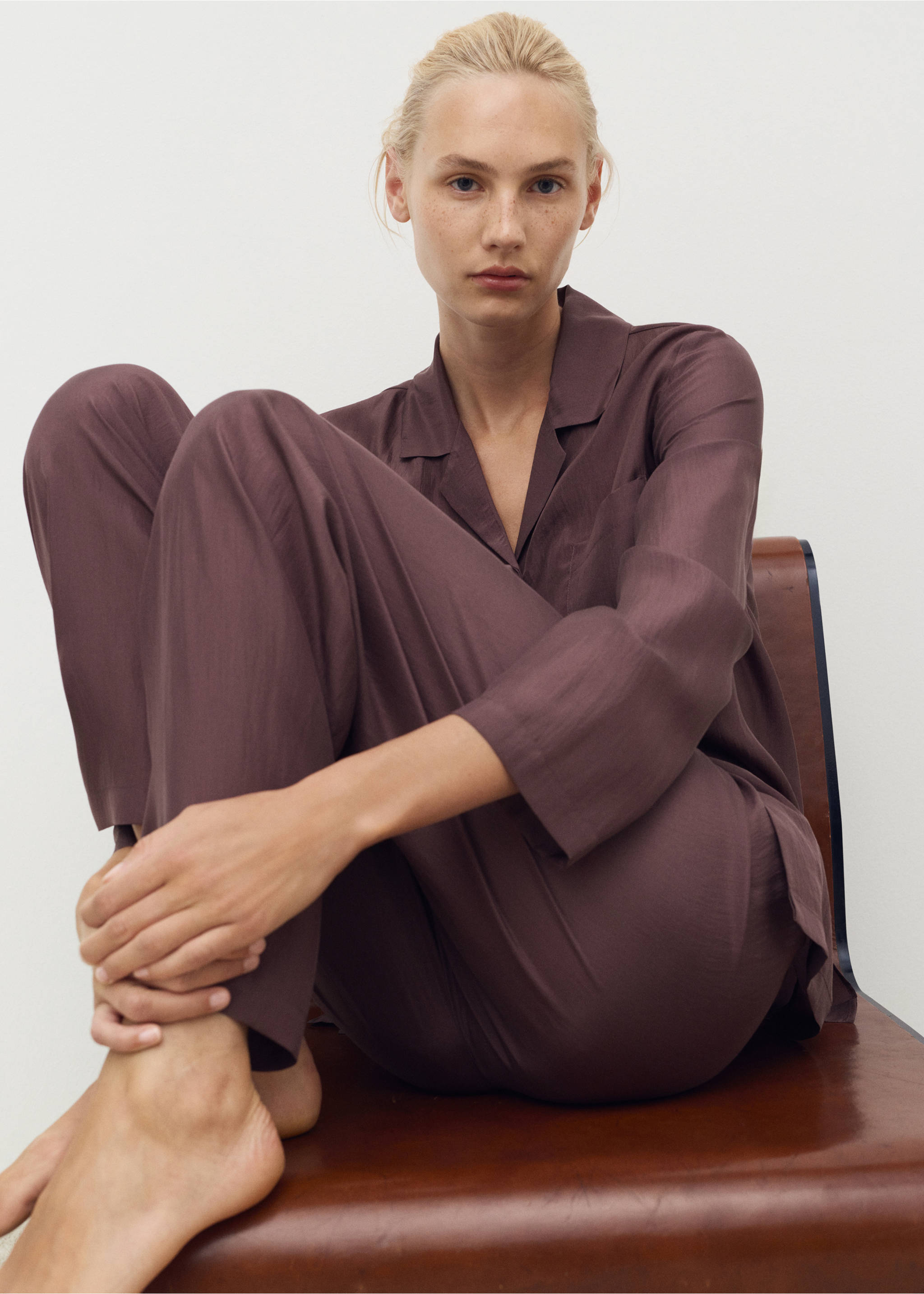 Long silk trousers - Details of the article 2, Blackberry. Ref: 17074126-00.