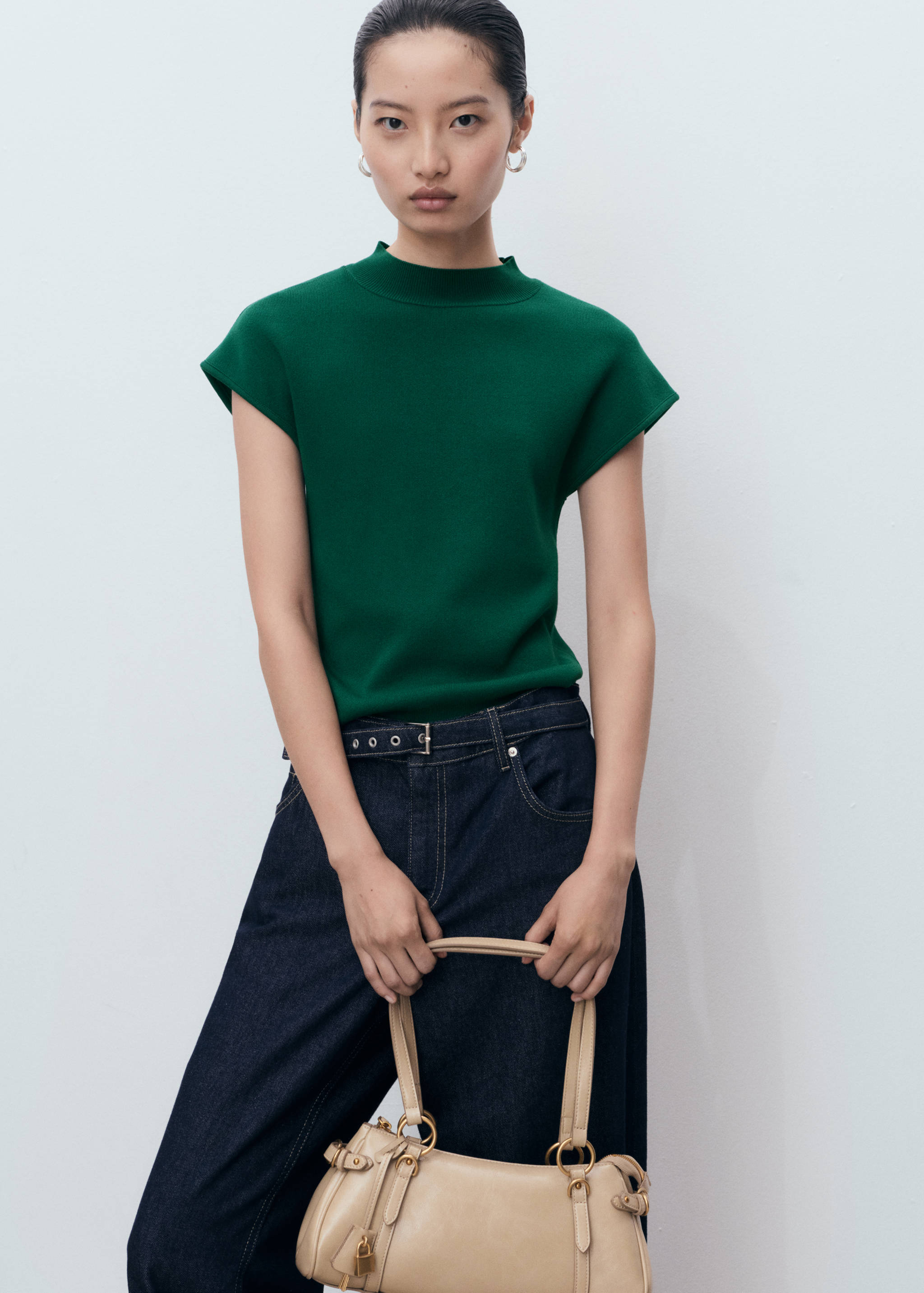 Short-sleeved fine-knit sweater - Details of the article 2