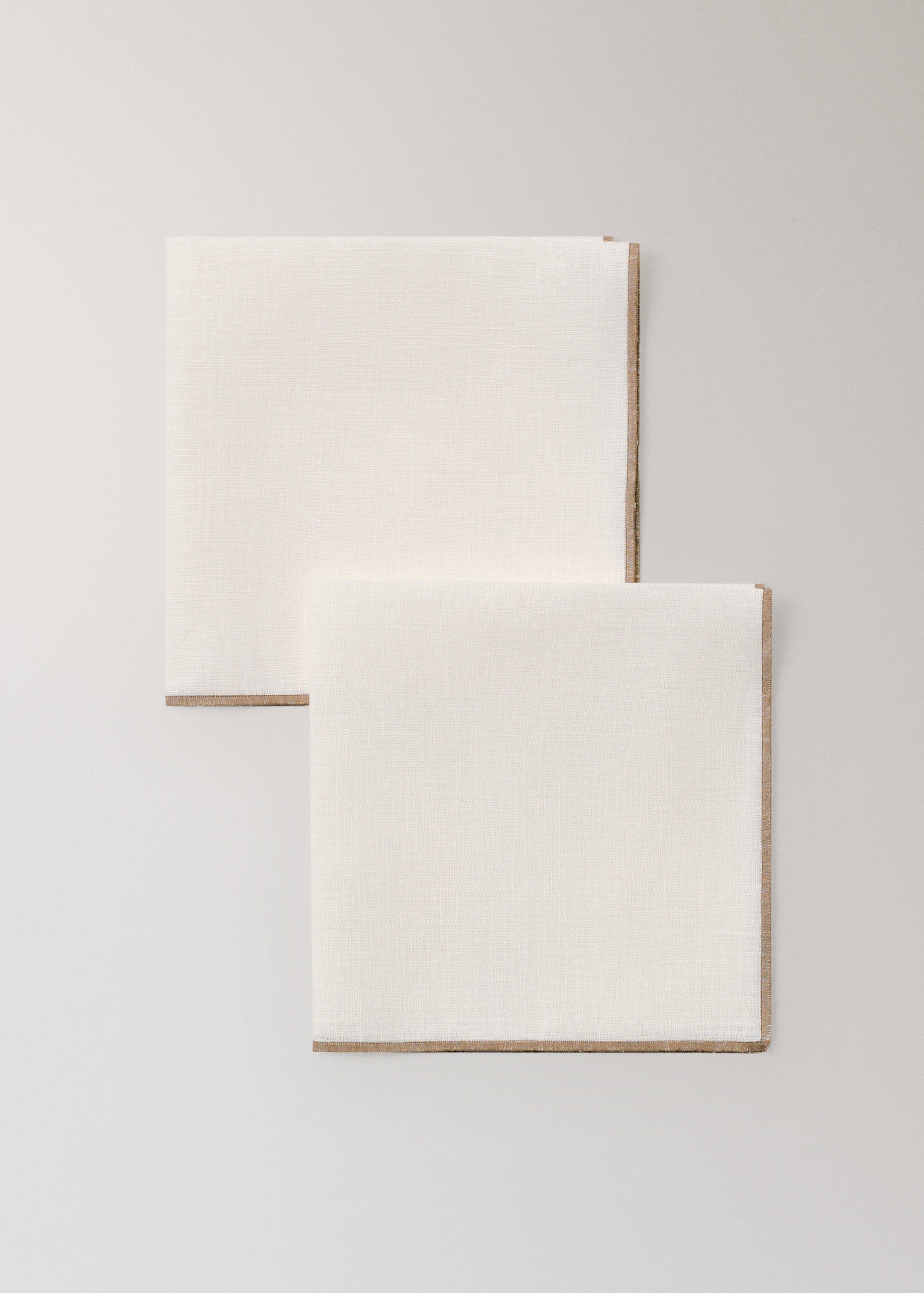 100% linen napkins with contrasting overlock stitching - Details of the article 1