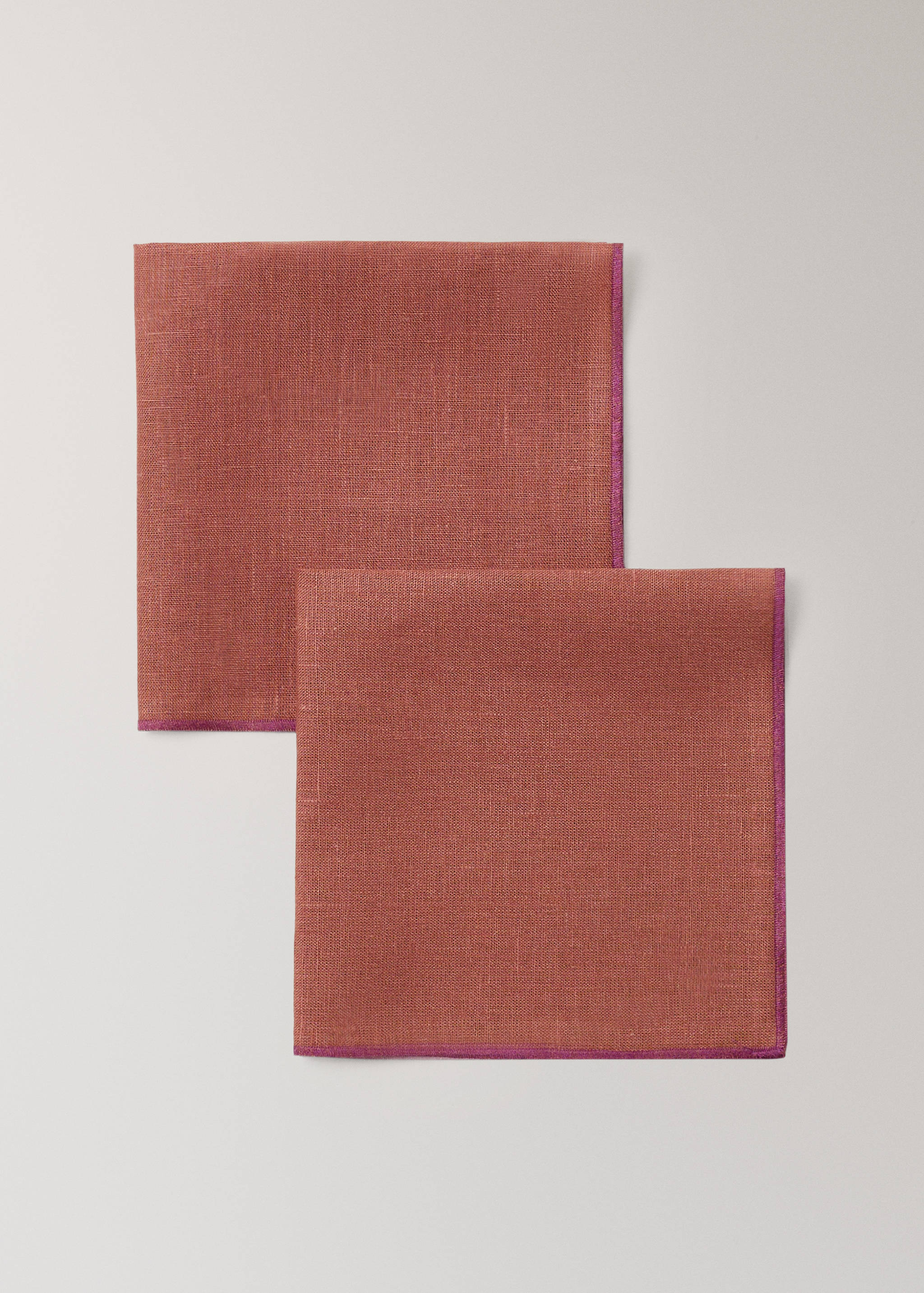 100% linen napkins with contrasting overlock stitching - Details of the article 1