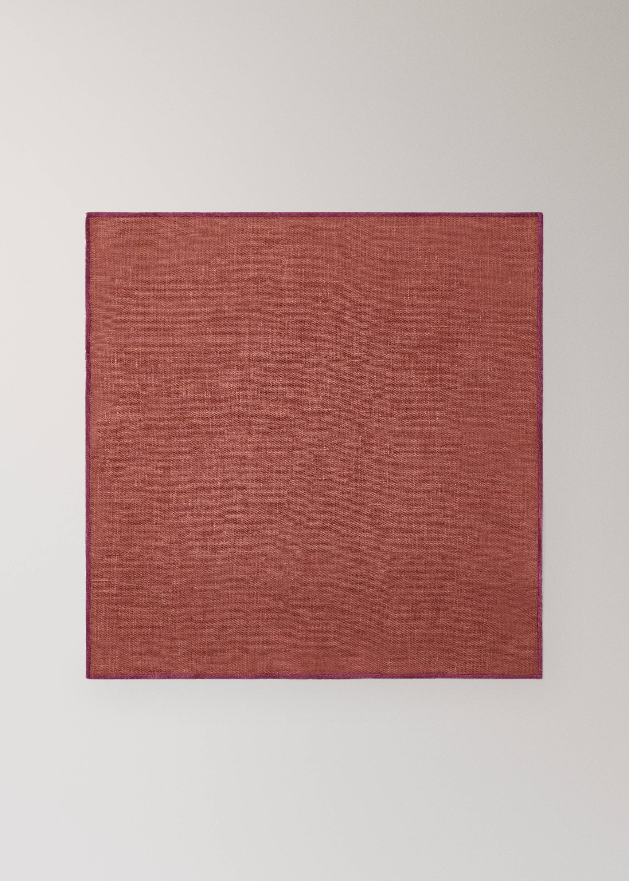 100% linen napkins with contrasting overlock stitching - Article without model