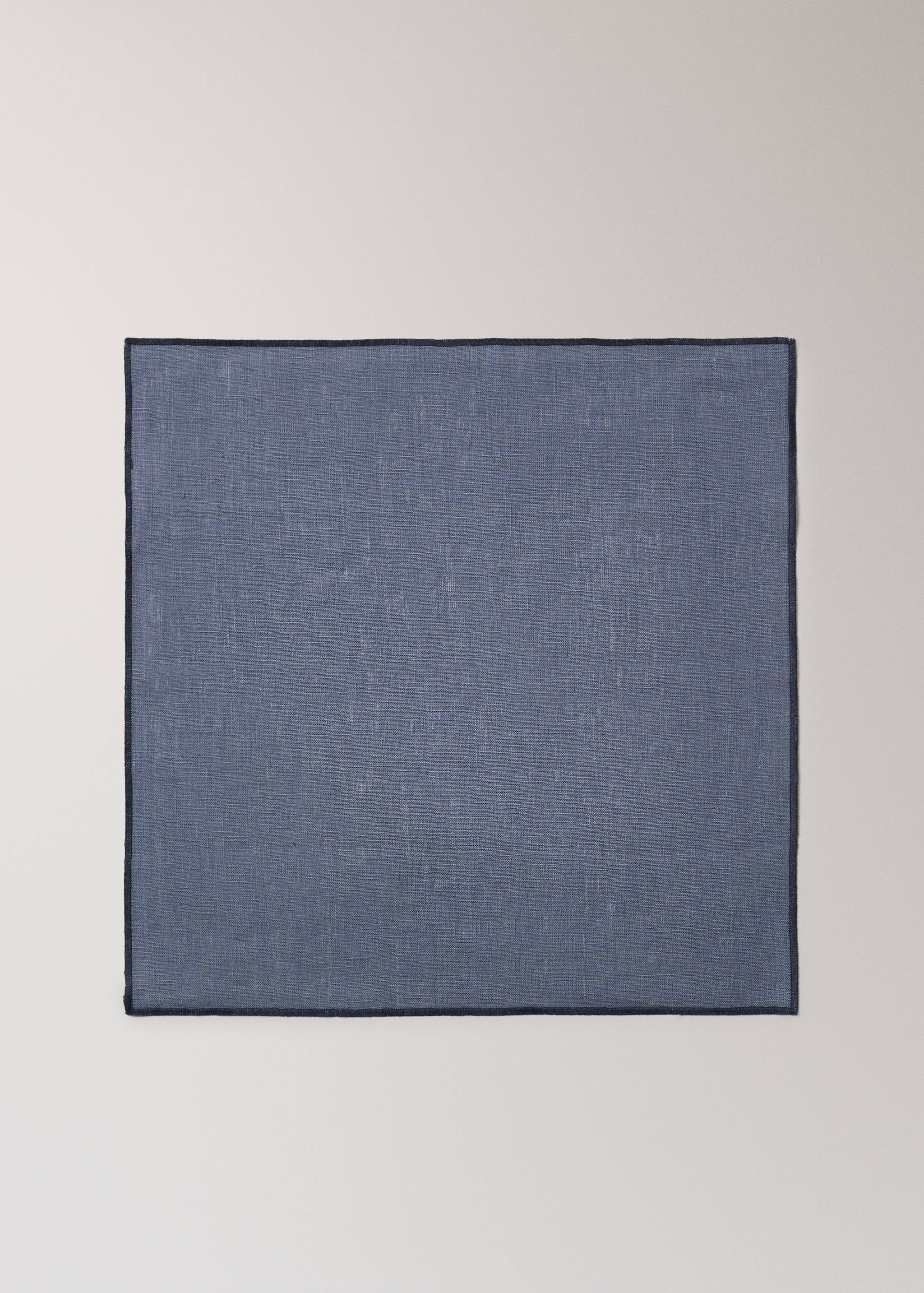 100% linen napkins with contrasting overlock stitching - Article without model