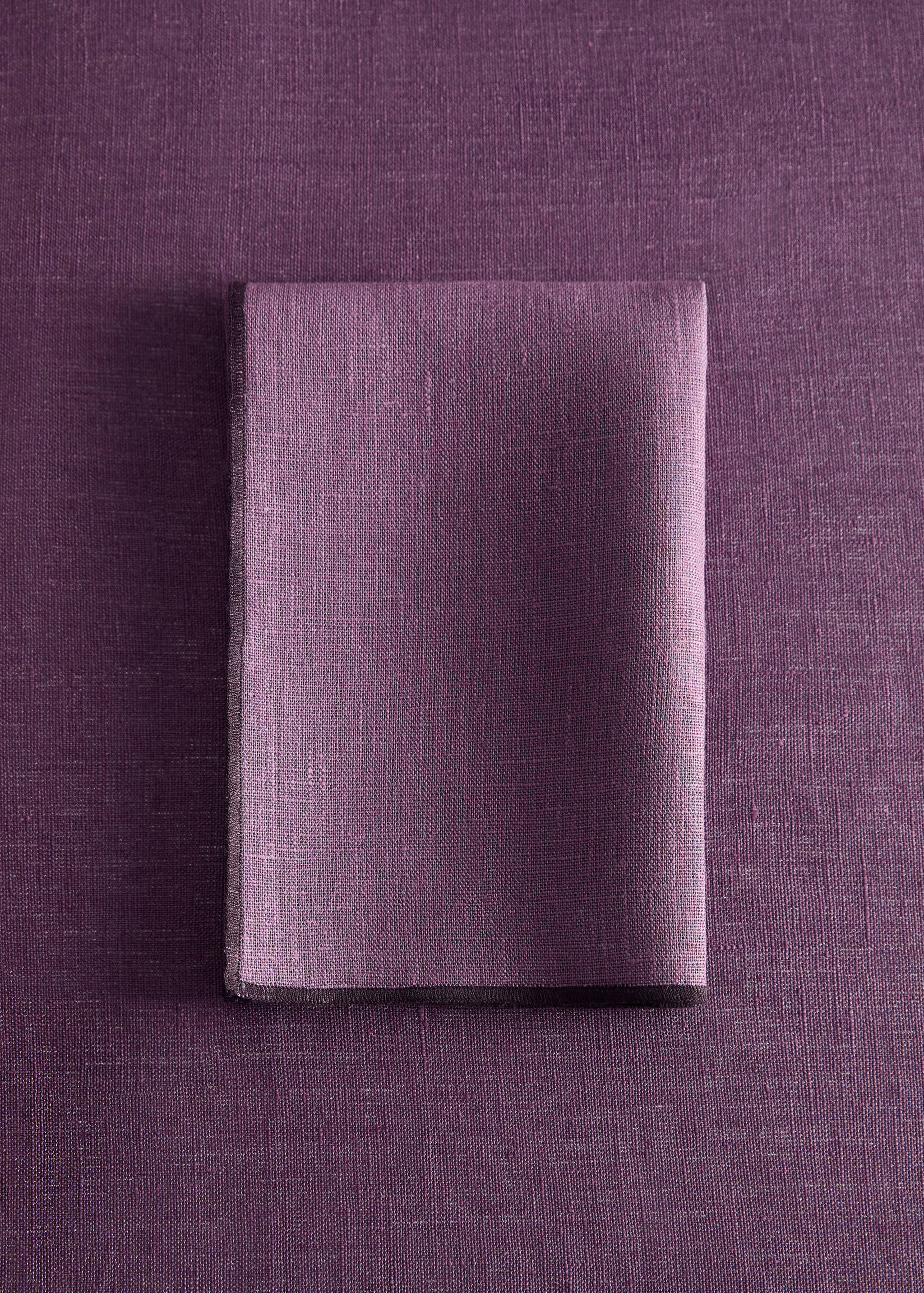 100% linen napkins with contrasting overlock stitching - General plane
