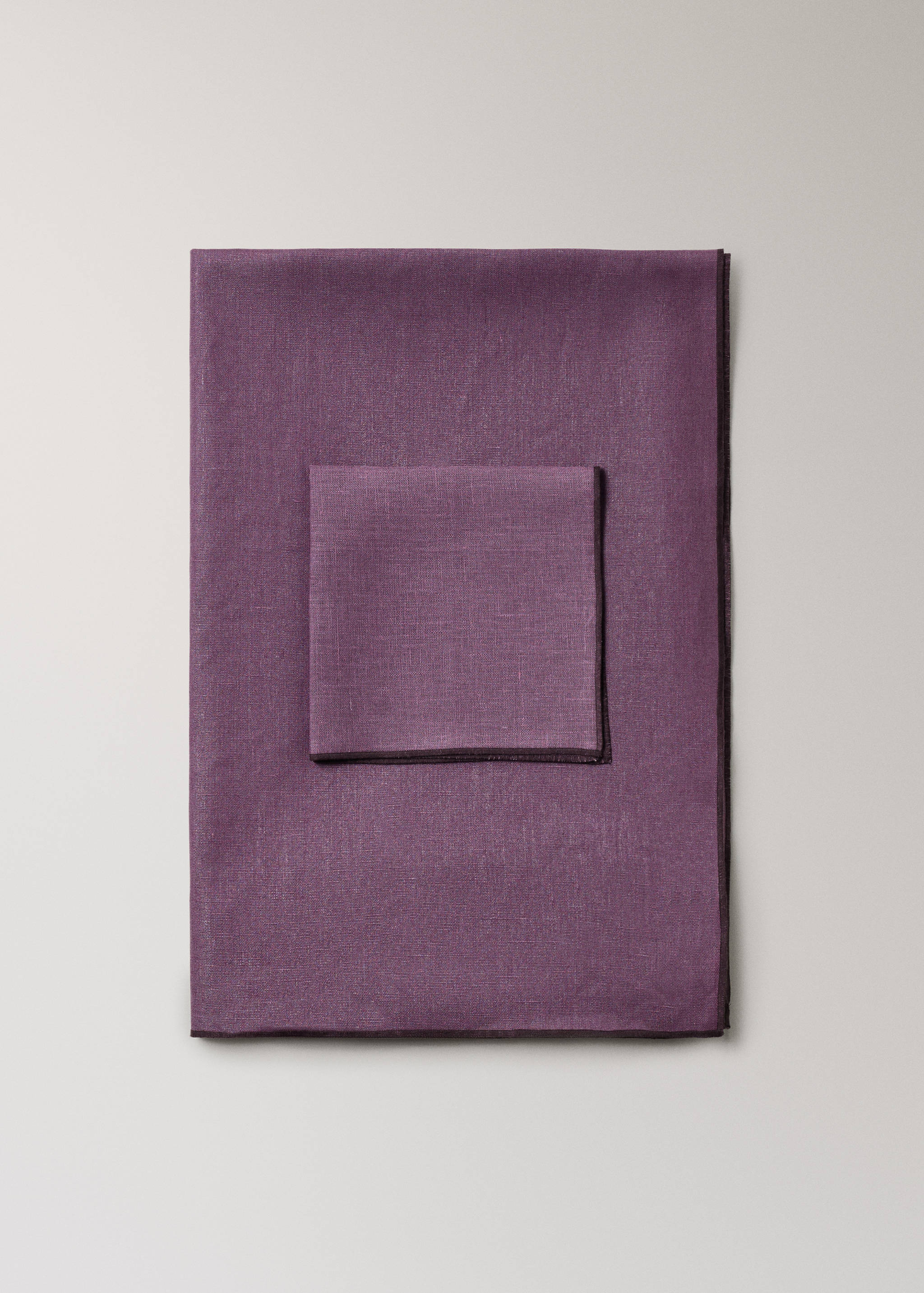 100% linen napkins with contrasting overlock stitching - Details of the article 3