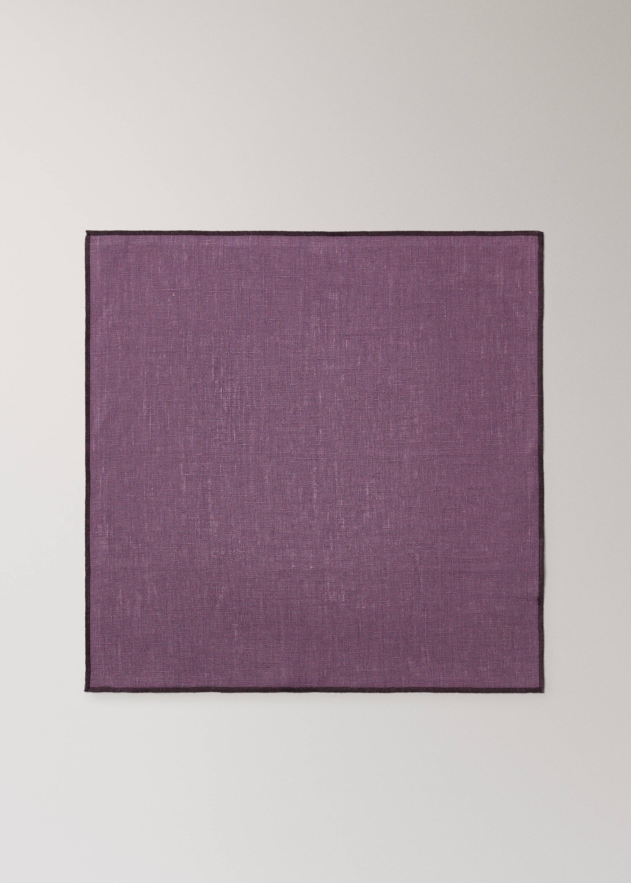 100% linen napkins with contrasting overlock stitching - Article without model