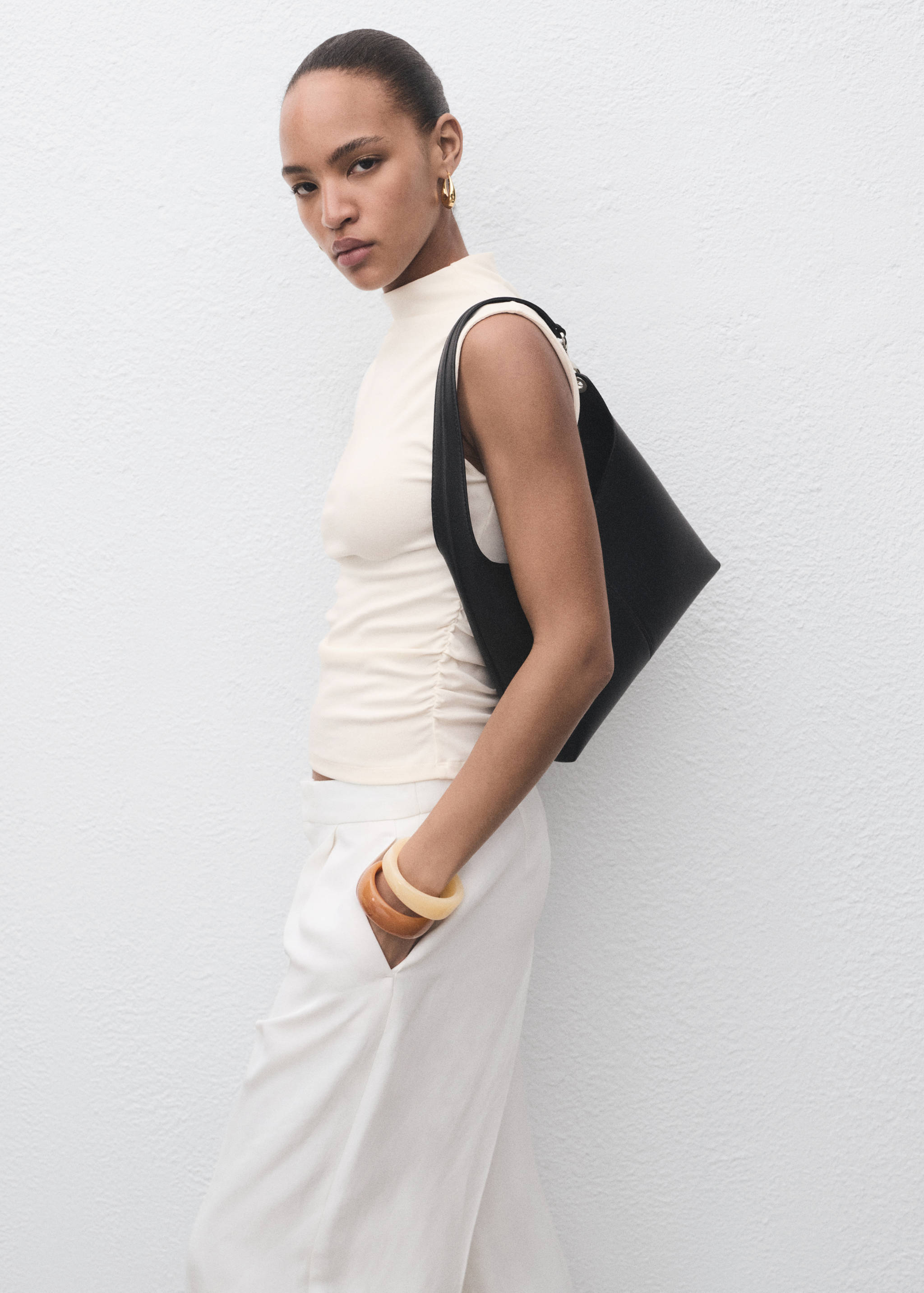 Atasan ketat berkerut - Tampilan Sedang