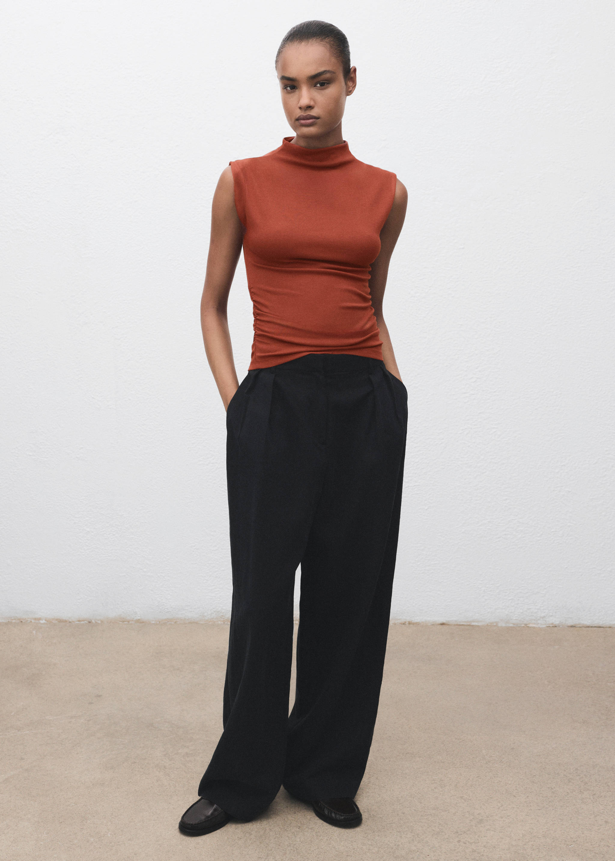 Top entallado fruncido - Plano general