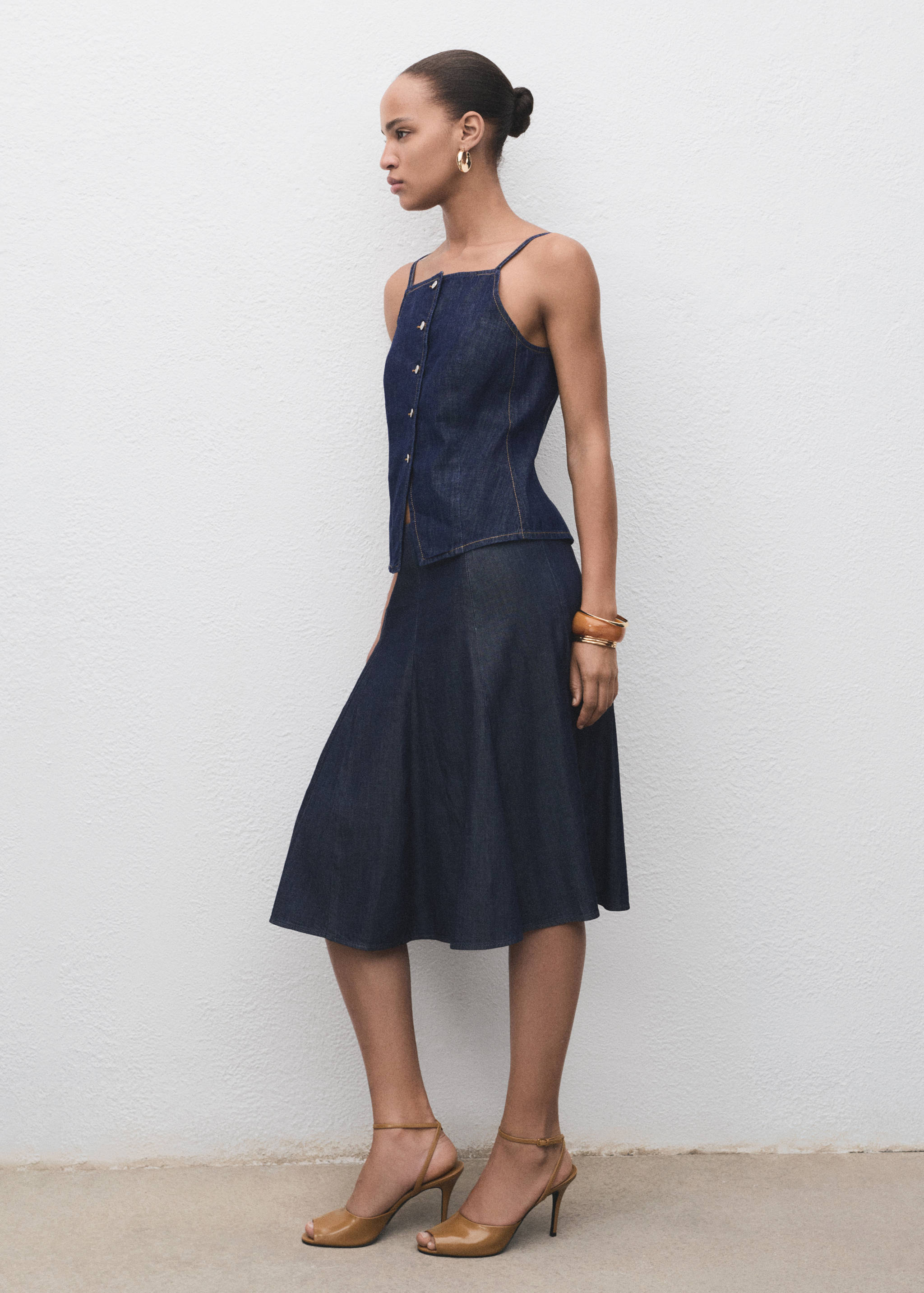 Top din denim cu nasturi - Plan general